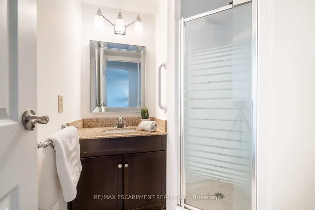 Additional property image - 5280 Lakeshore Rd Unit 105