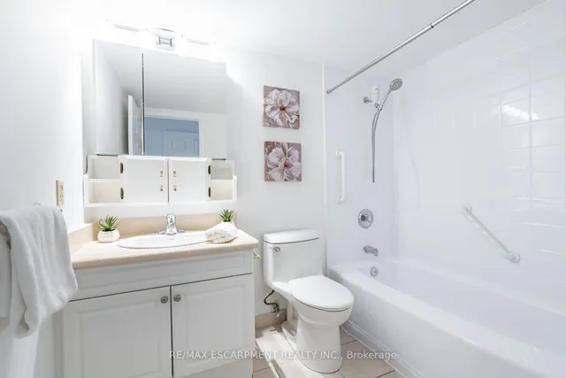 Additional property image - 5280 Lakeshore Rd Unit 105