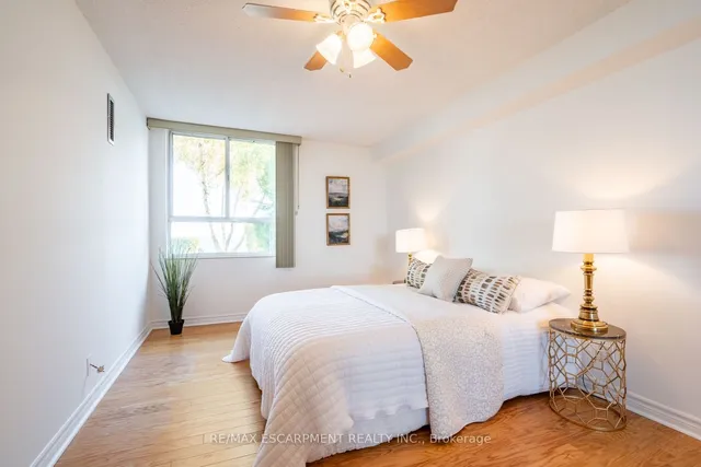 Additional property image - 5280 Lakeshore Rd Unit 105