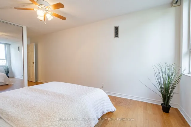 Additional property image - 5280 Lakeshore Rd Unit 105