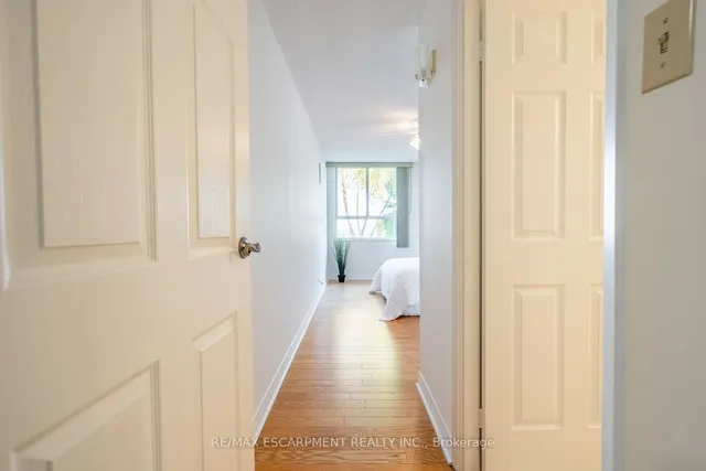 Additional property image - 5280 Lakeshore Rd Unit 105