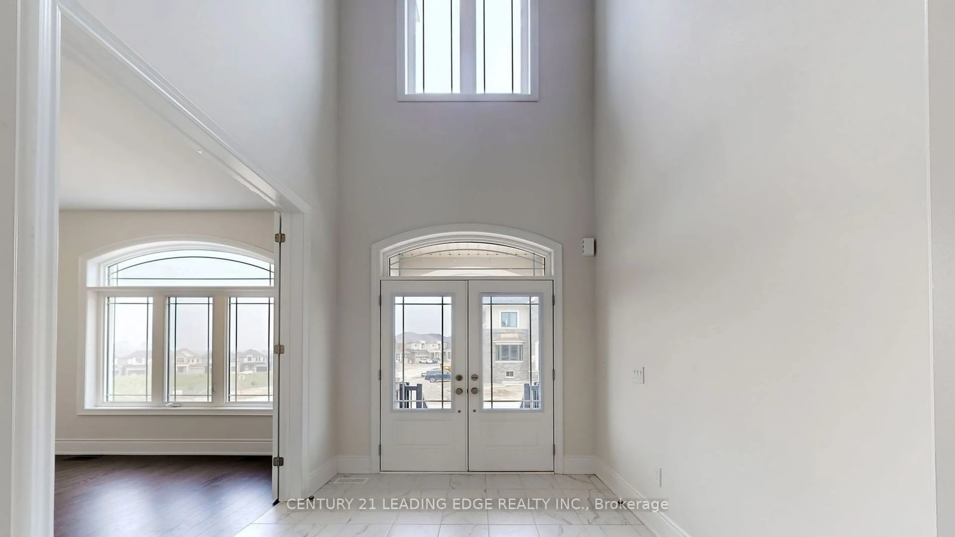 Indoor entryway, wood floors for 55 Raspberry Ridge Ave, Caledon Ontario L0C 0H1