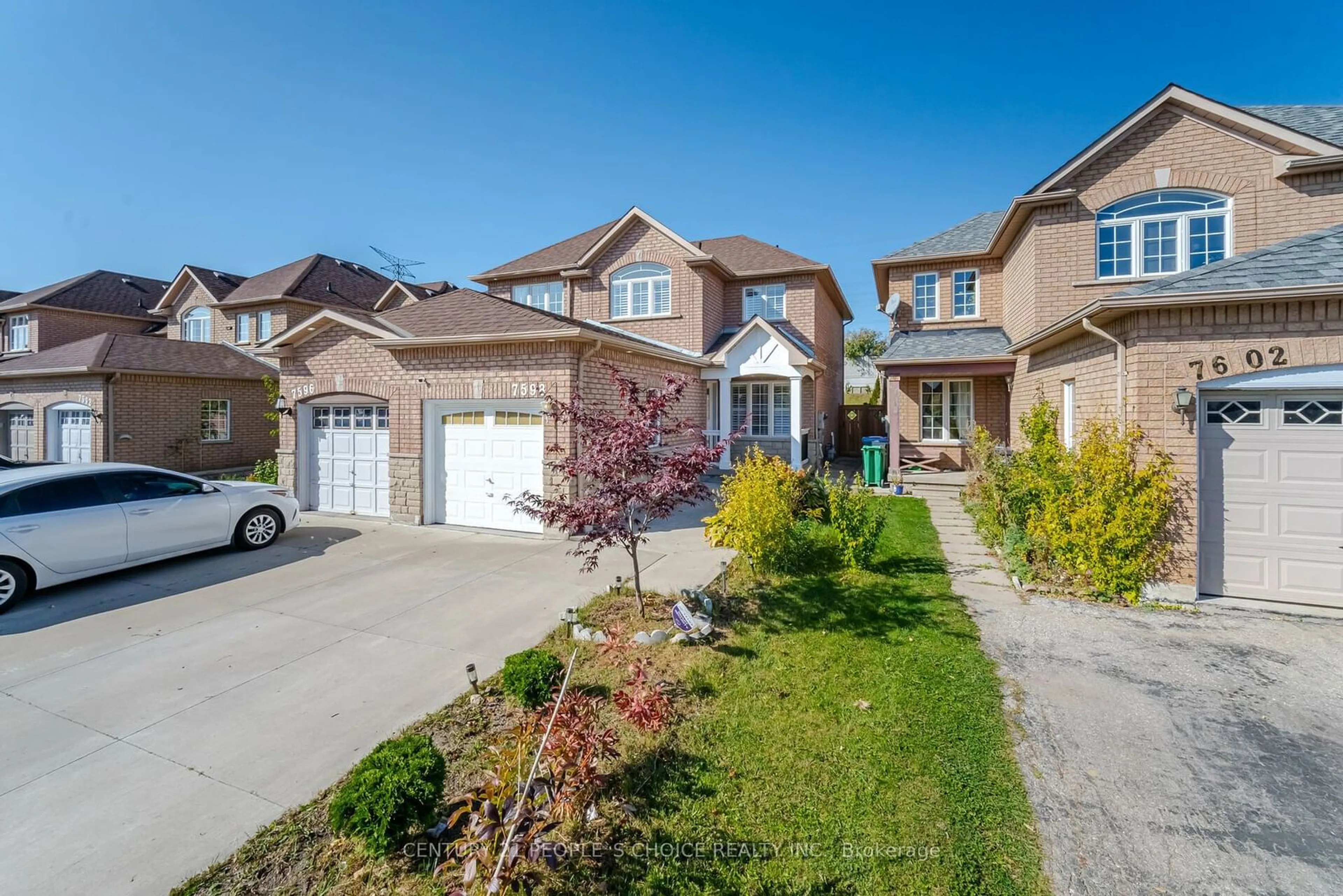 Frontside or backside of a home, the street view for 7598 Black Walnut Tr, Mississauga Ontario L5N 8A7