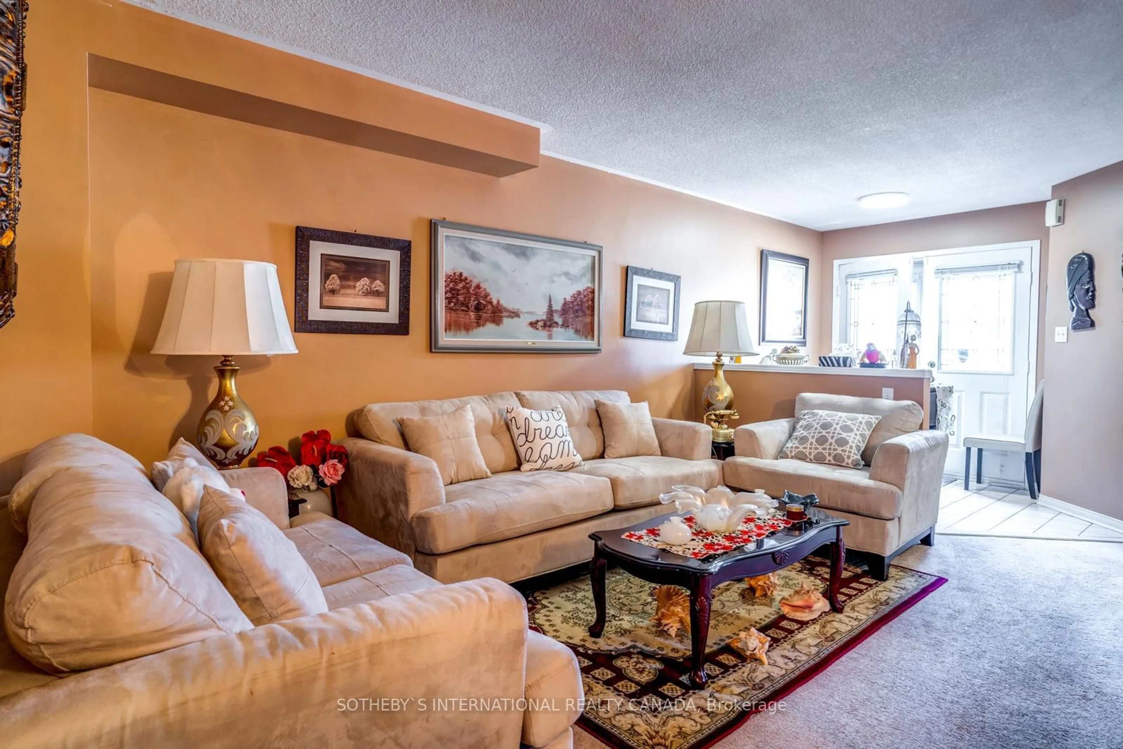 Living room, carpet floors for 6569 Sapling Tr, Mississauga Ontario L5N 7J3