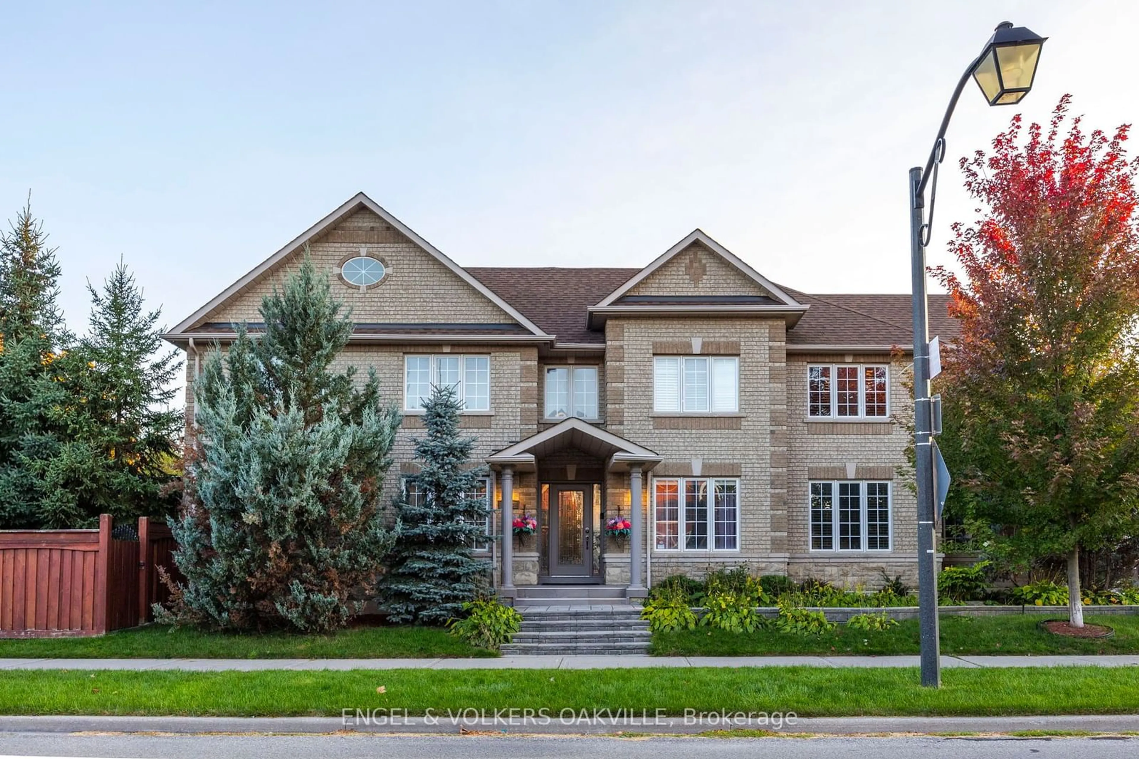 A pic from exterior of the house or condo, the street view for 138 Cedargrove Rd, Caledon Ontario L7E 2X5