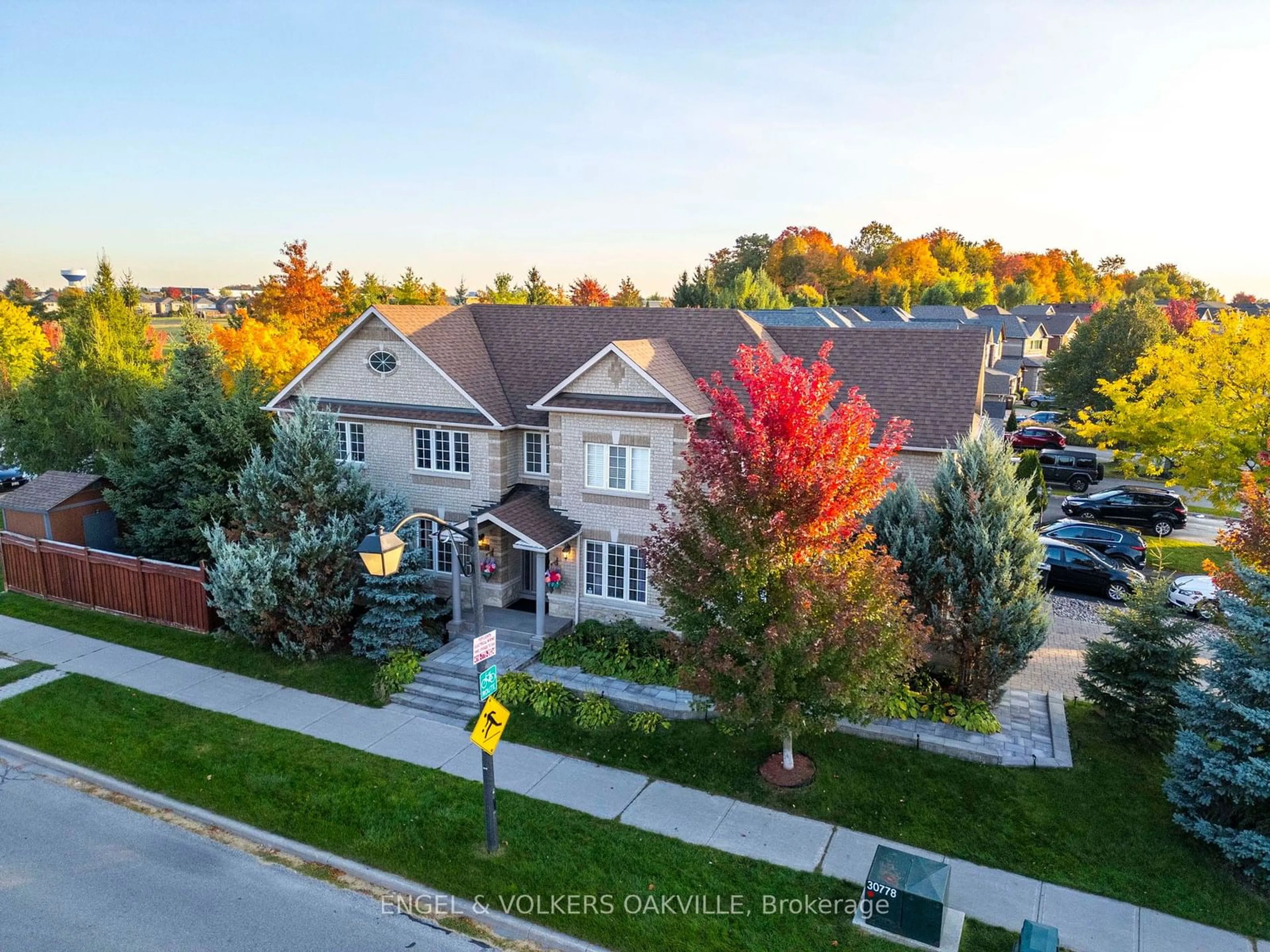 A pic from exterior of the house or condo, the street view for 138 Cedargrove Rd, Caledon Ontario L7E 2X5