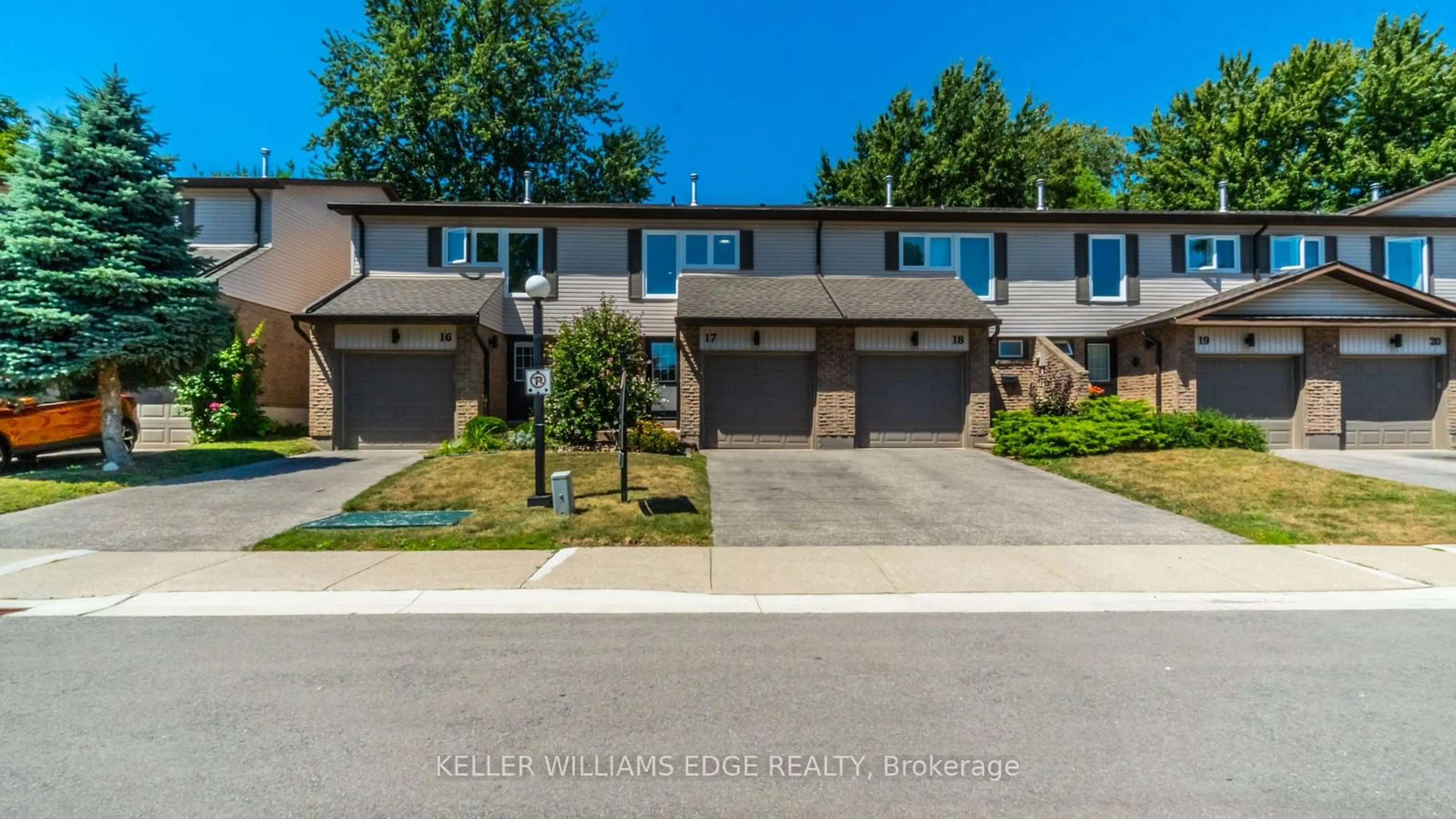 A pic from exterior of the house or condo, the street view for 2411 Sovereign St #17, Oakville Ontario L6L 1M1