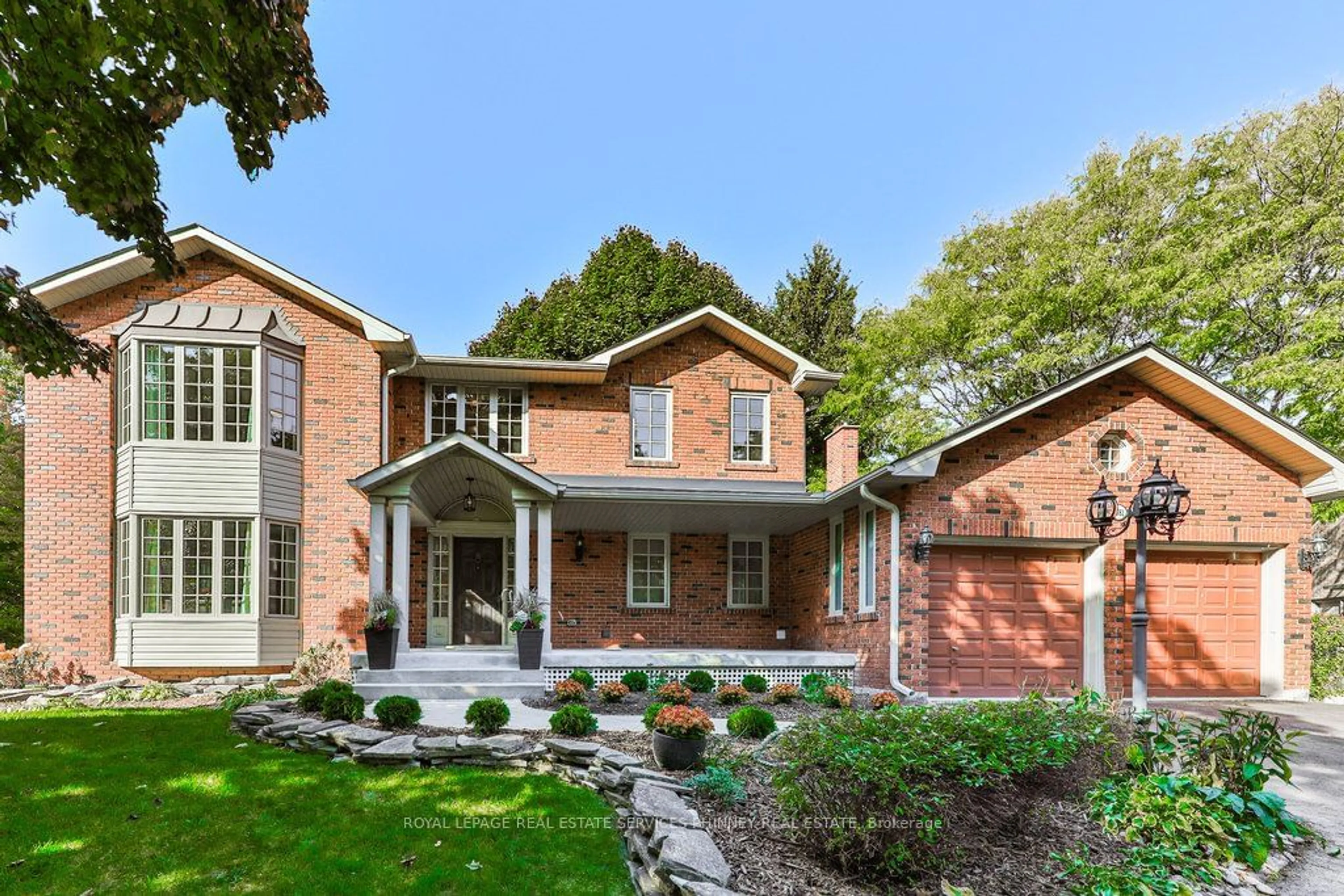 Home with brick exterior material for 1881 Friar Tuck Crt, Mississauga Ontario L5K 2L4