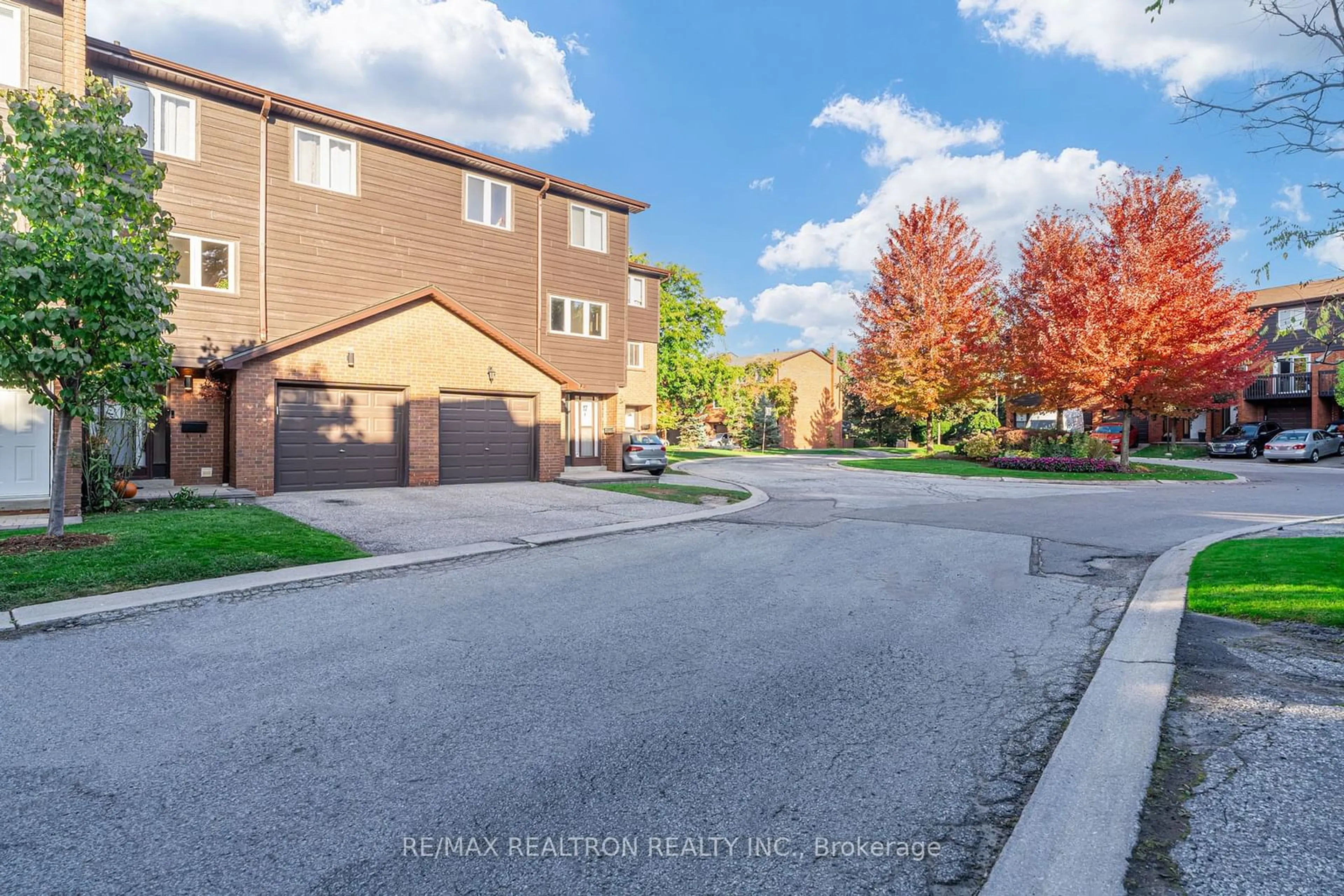 A pic from exterior of the house or condo, the street view for 1755 Rathburn Rd #18, Mississauga Ontario L4W 2M8