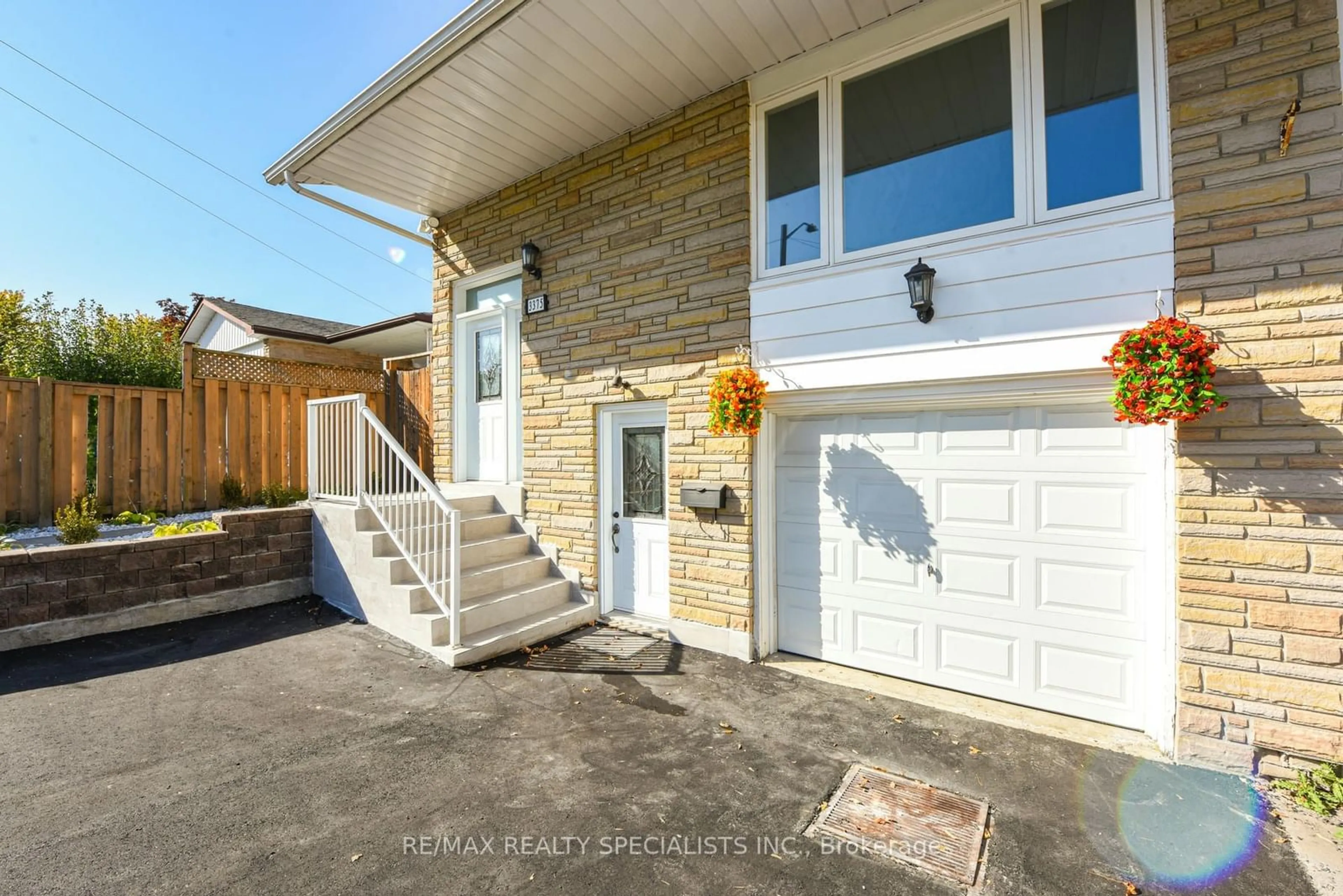 Frontside or backside of a home, cottage for 3375 Acala Cres, Mississauga Ontario L5A 3E4