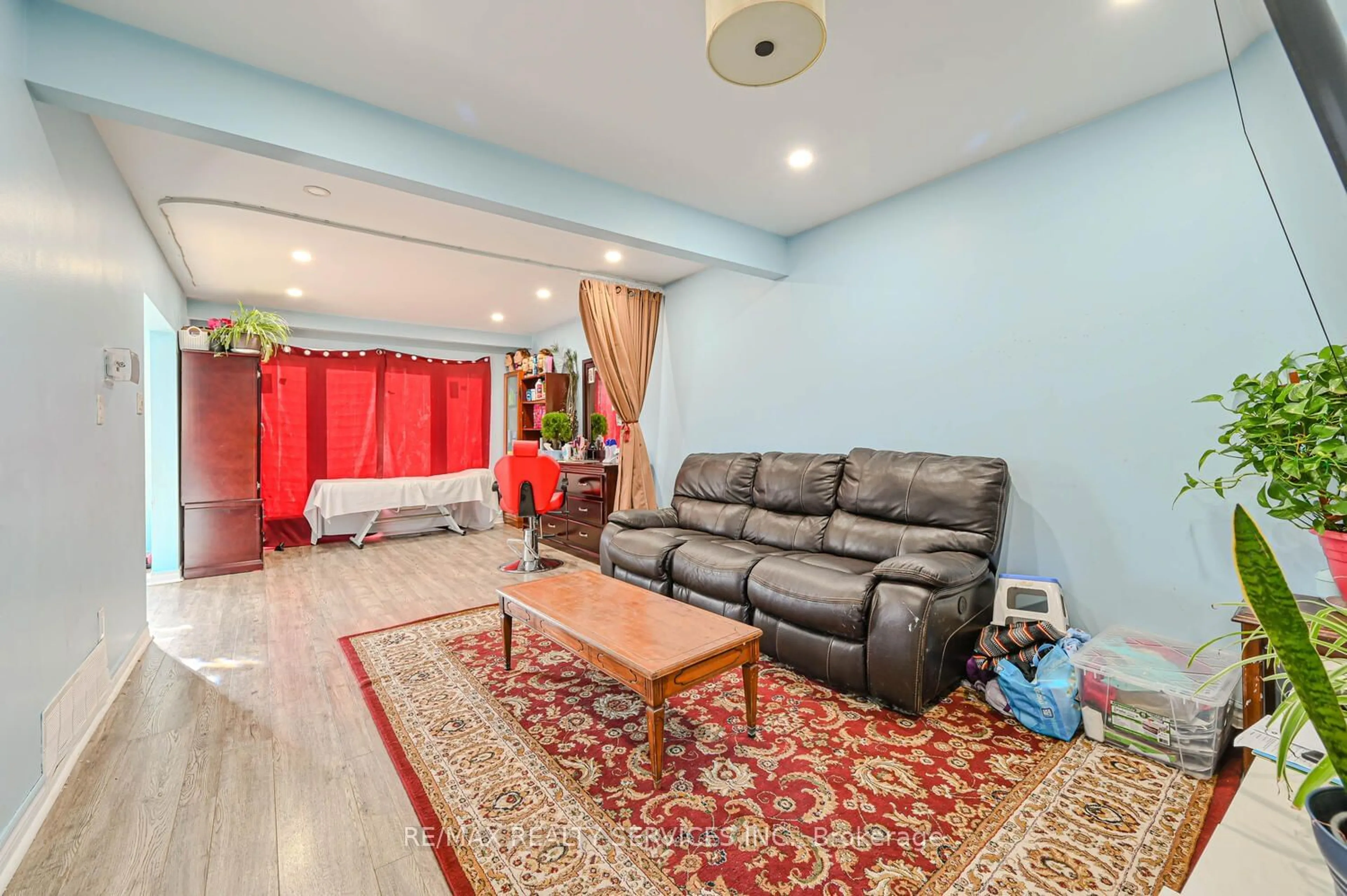 Living room, carpet floors for 57 Wilton Dr, Brampton Ontario L6W 2Z9