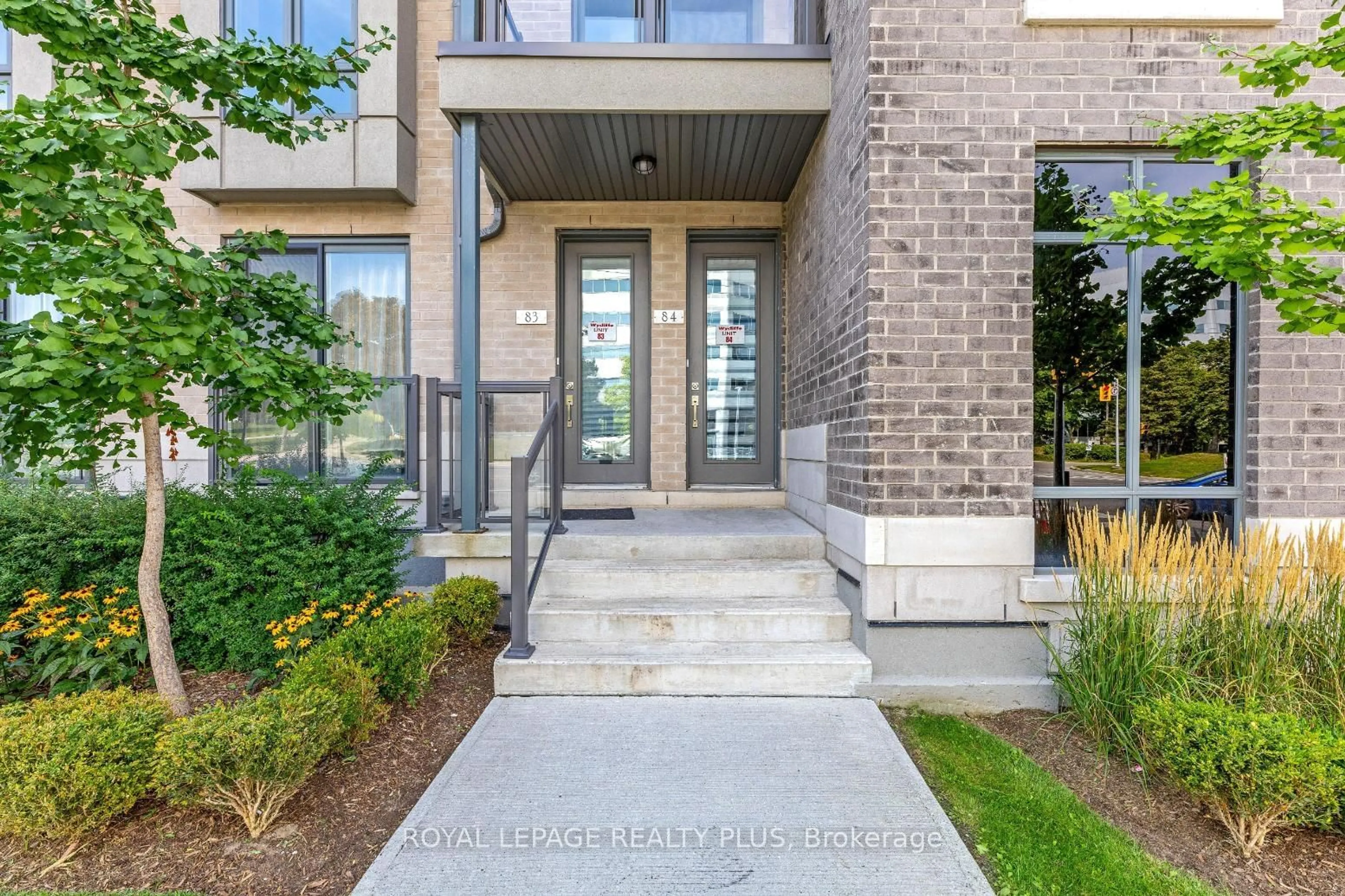 Indoor entryway, cement floor for 721 Lawrence Ave #84, Toronto Ontario M6A 1B4