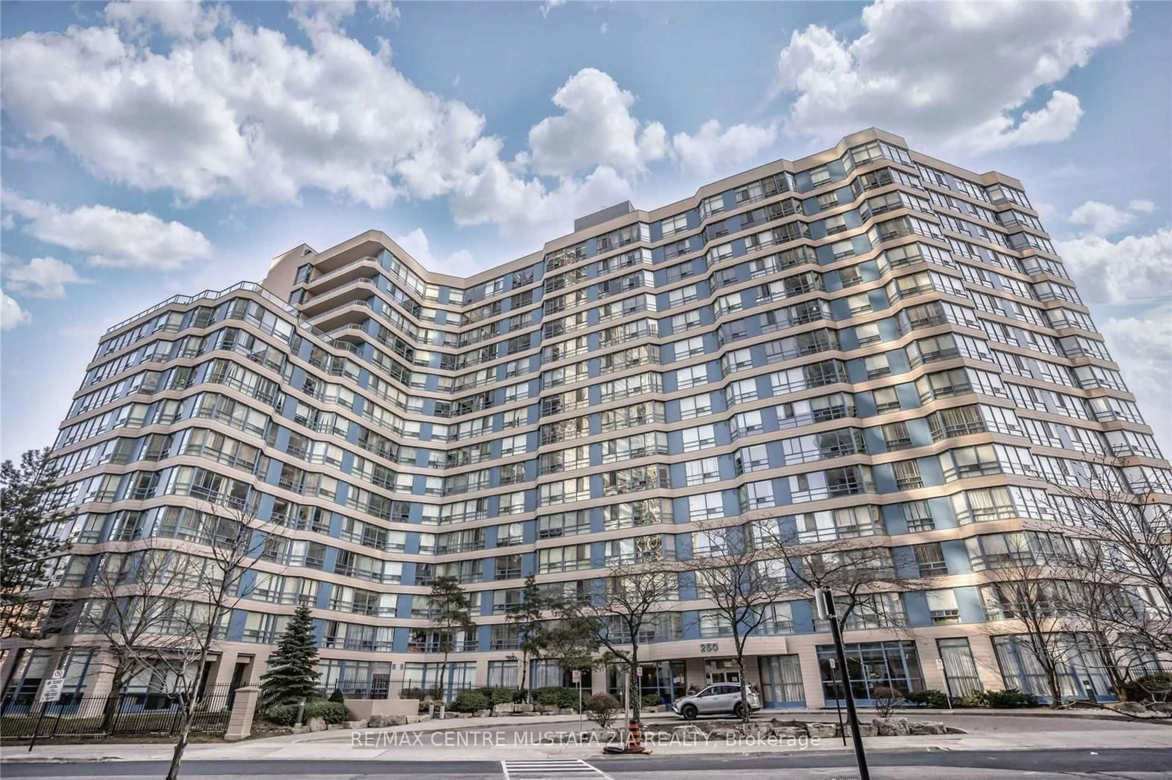 A pic from exterior of the house or condo, the front or back of building for 250 Webb Dr #1506, Mississauga Ontario L5B 3Z4