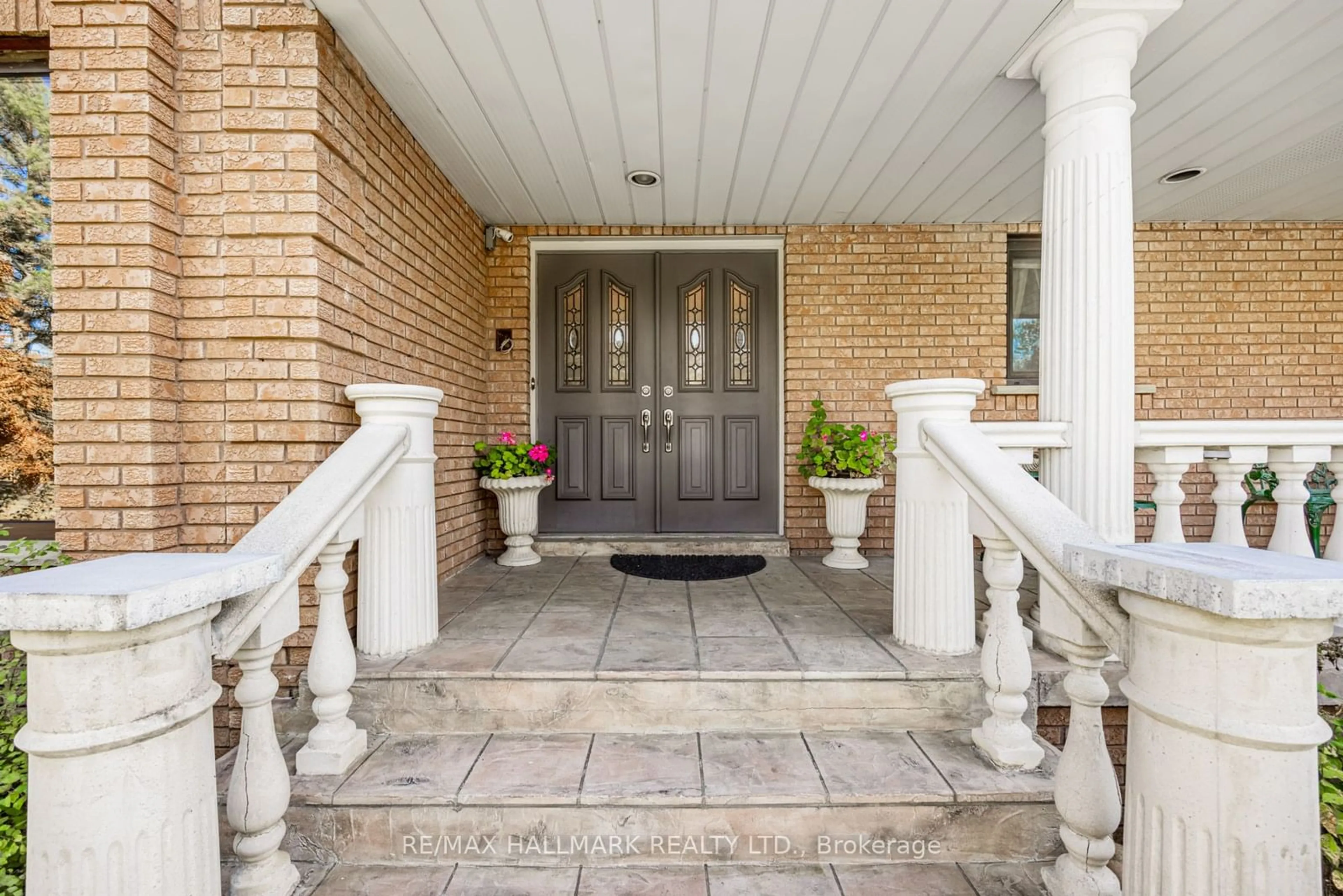 Indoor entryway, wood floors for 8 Ryckman Lane, Brampton Ontario L6P 0C8