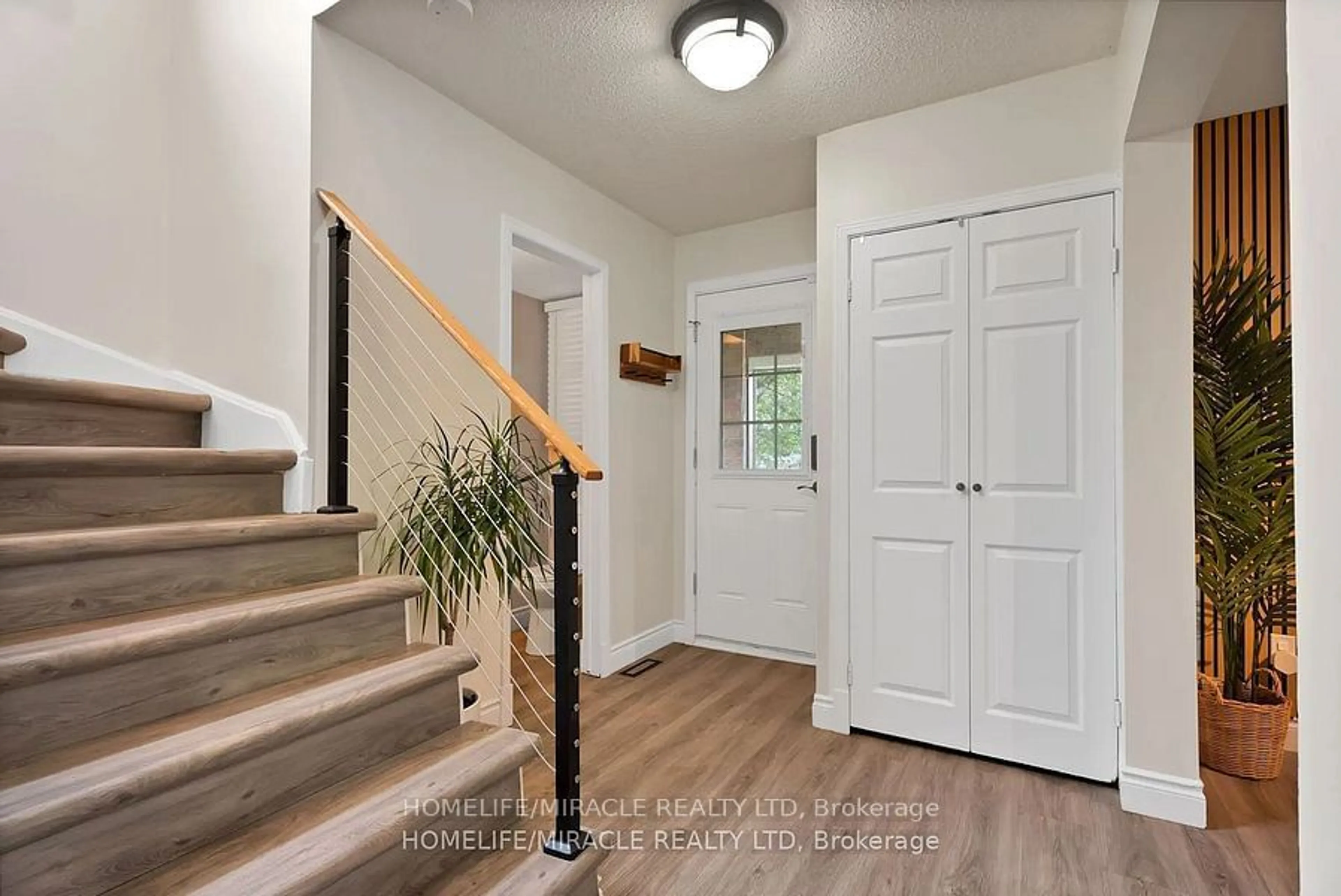 Indoor entryway, wood floors for 36 Driftwood Cres, Brampton Ontario L6Z 2C4