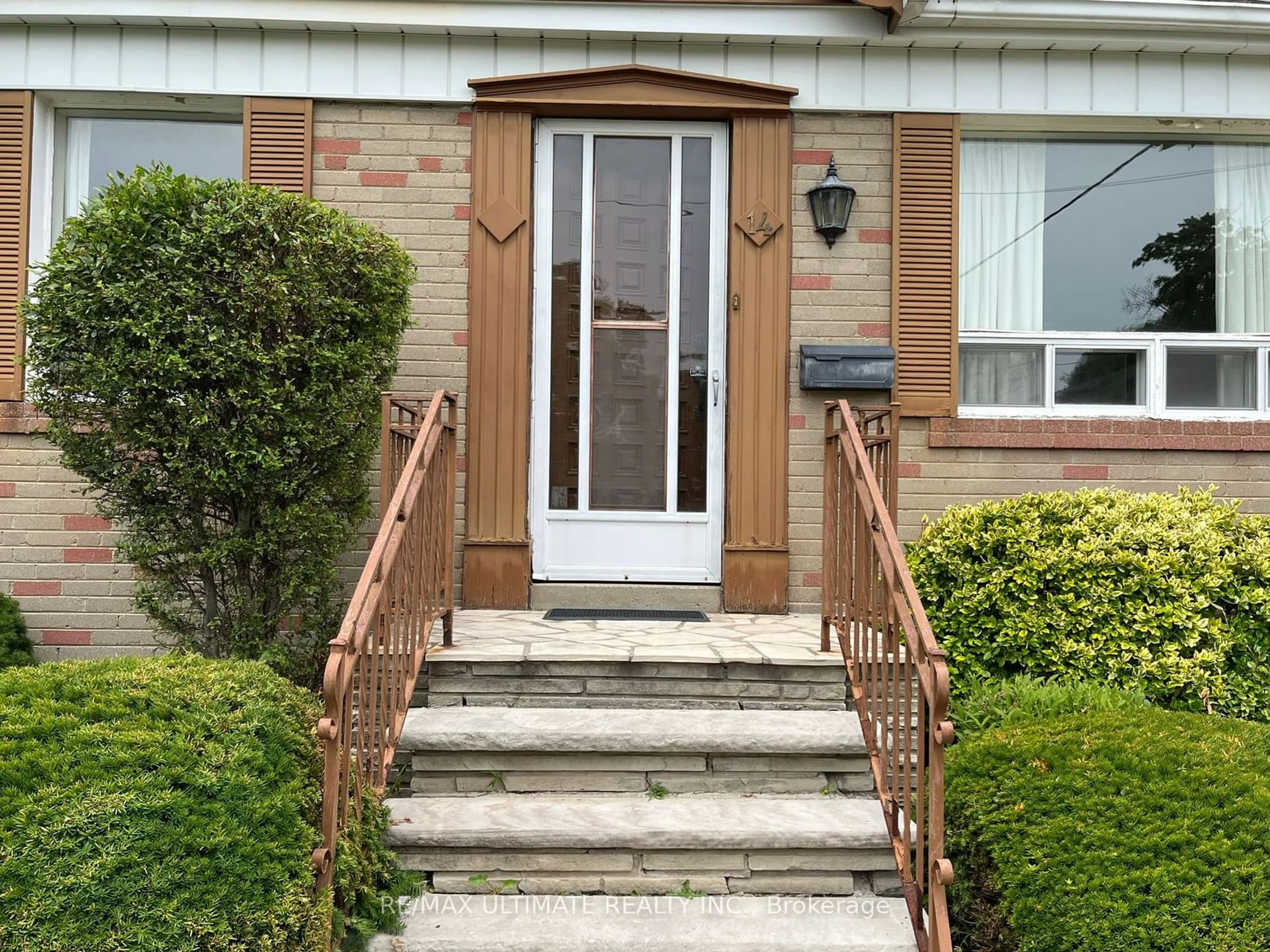 Indoor entryway, wood floors for 14 Hawkins Dr, Toronto Ontario M6M 2W6