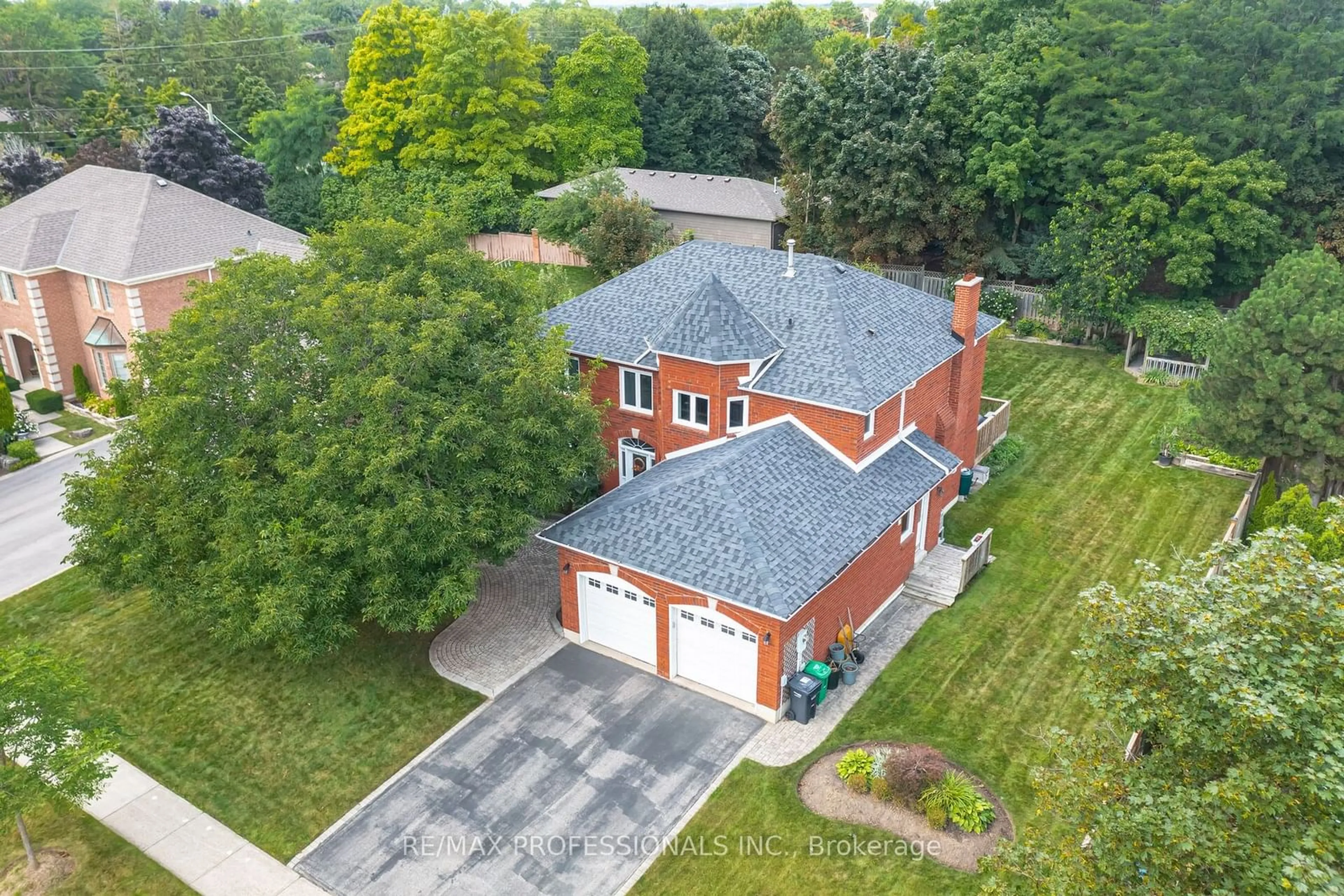 Home with brick exterior material for 4 Christie Dr, Brampton Ontario L6Z 3H6