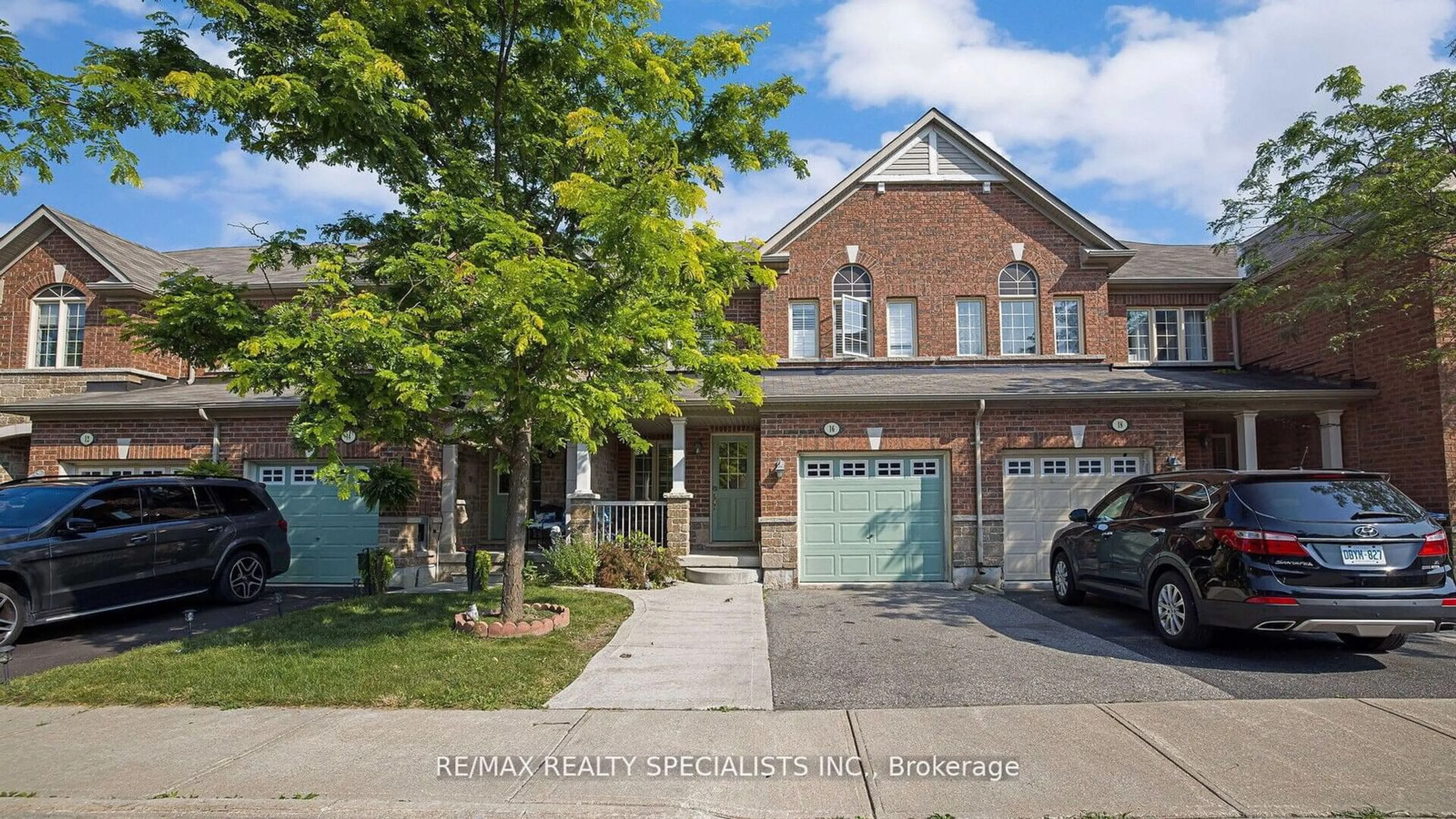 A pic from exterior of the house or condo, the street view for 16 Bellhaven Cres #100, Brampton Ontario L6R 0W7