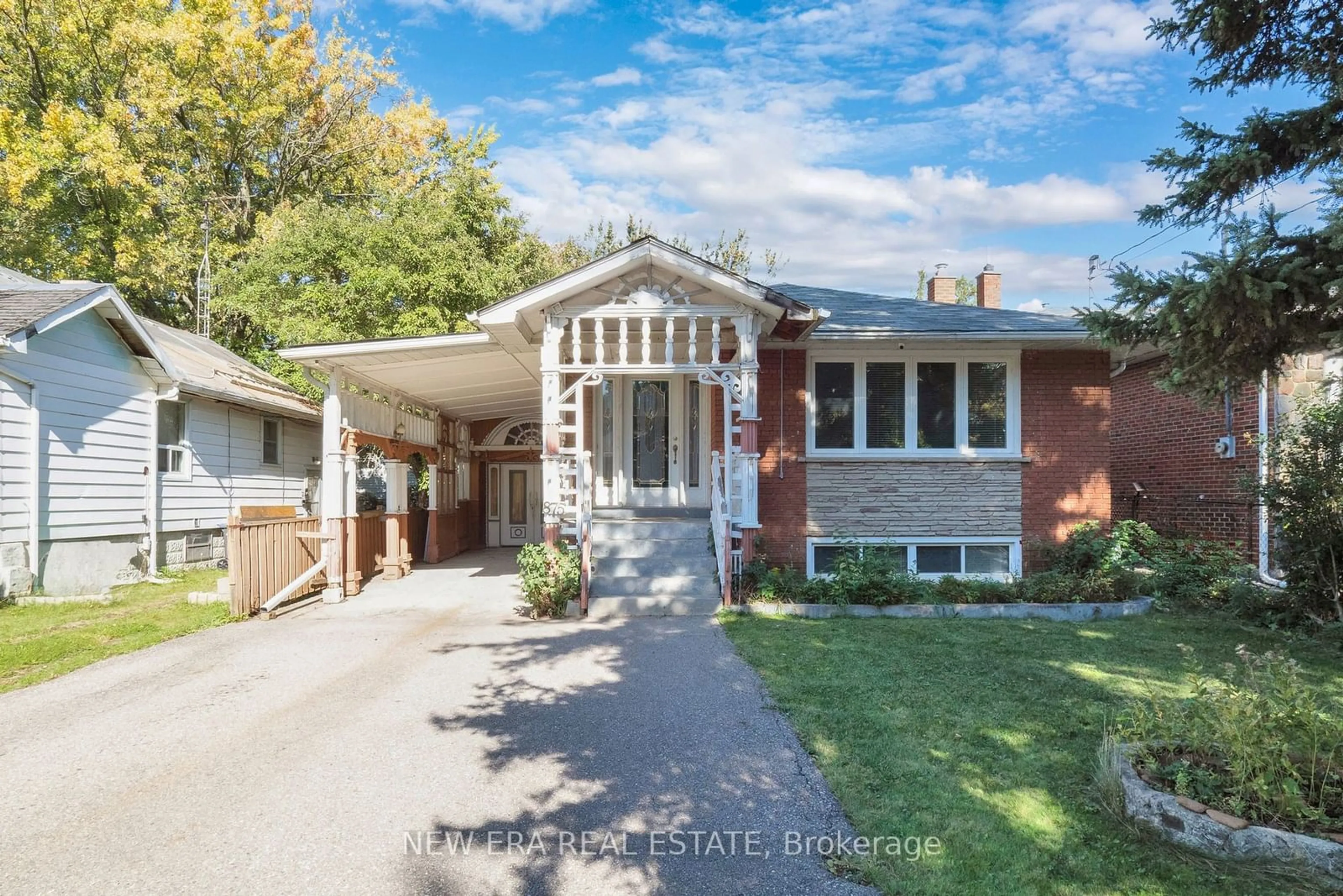 Frontside or backside of a home, the street view for 875 Hampton Cres, Mississauga Ontario L5G 4G4