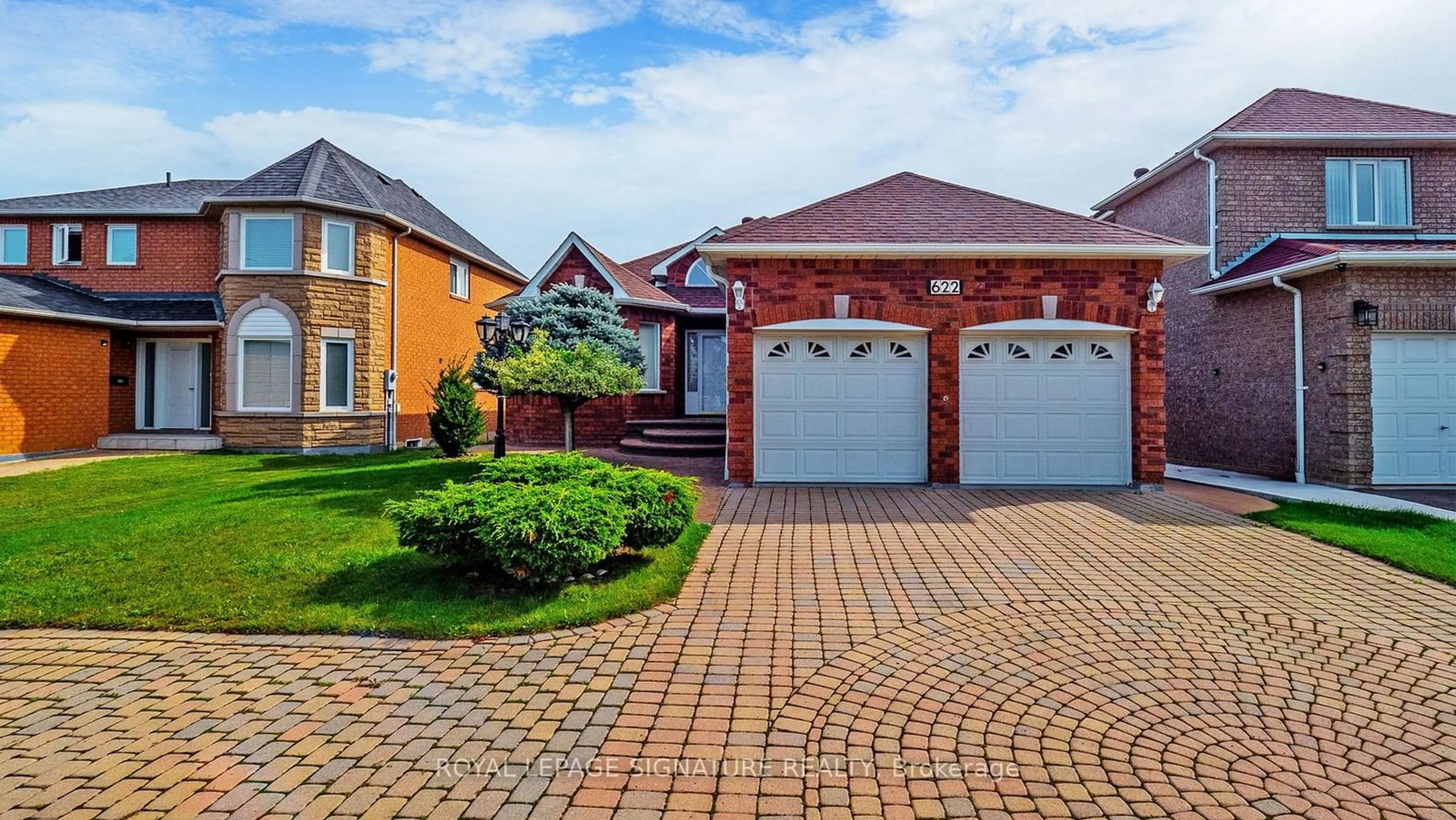 Home with brick exterior material for 622 Bristol Rd, Mississauga Ontario L5R 3S3