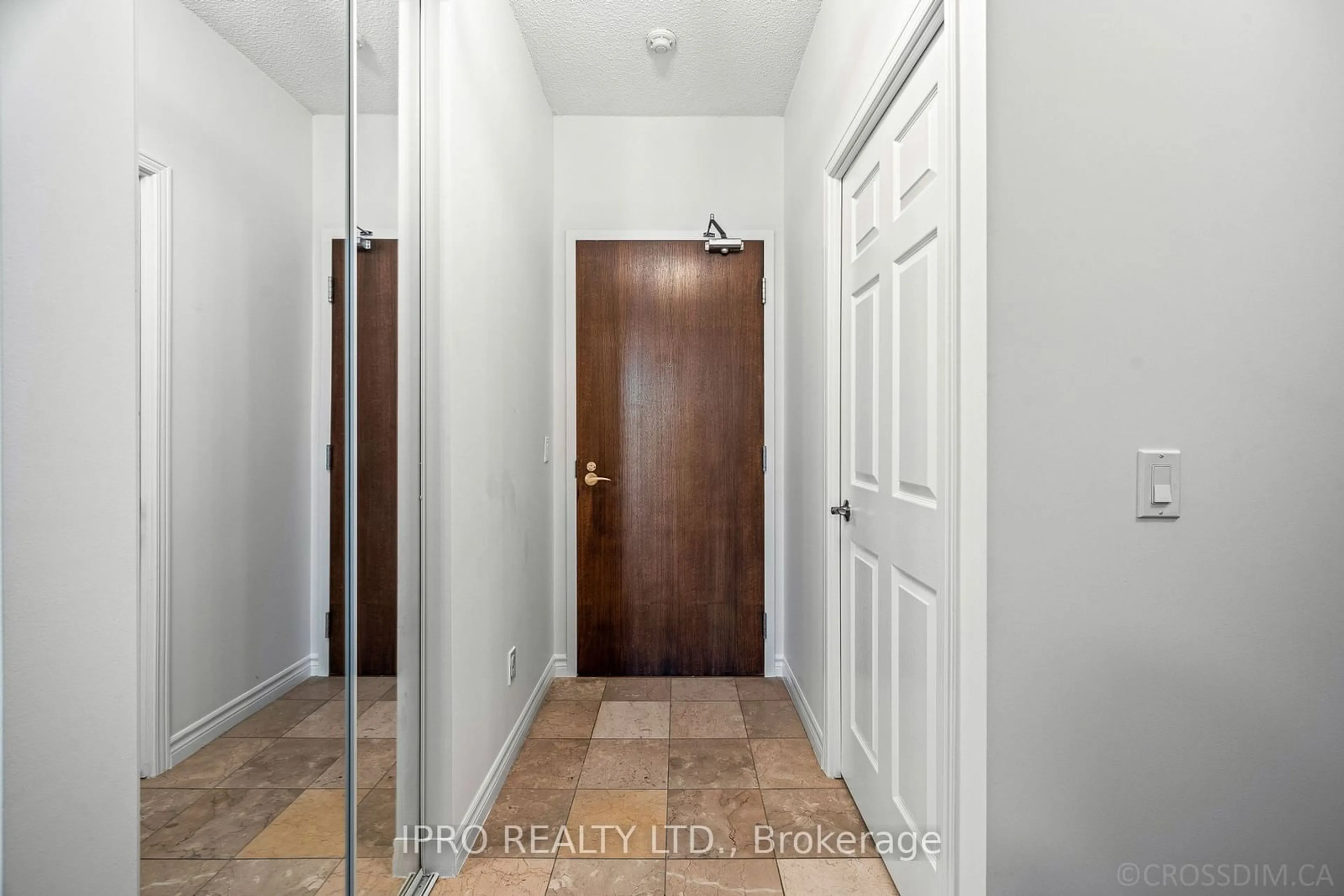 Indoor entryway, wood floors for 339 Rathburn Rd #615, Mississauga Ontario L5B 0K6