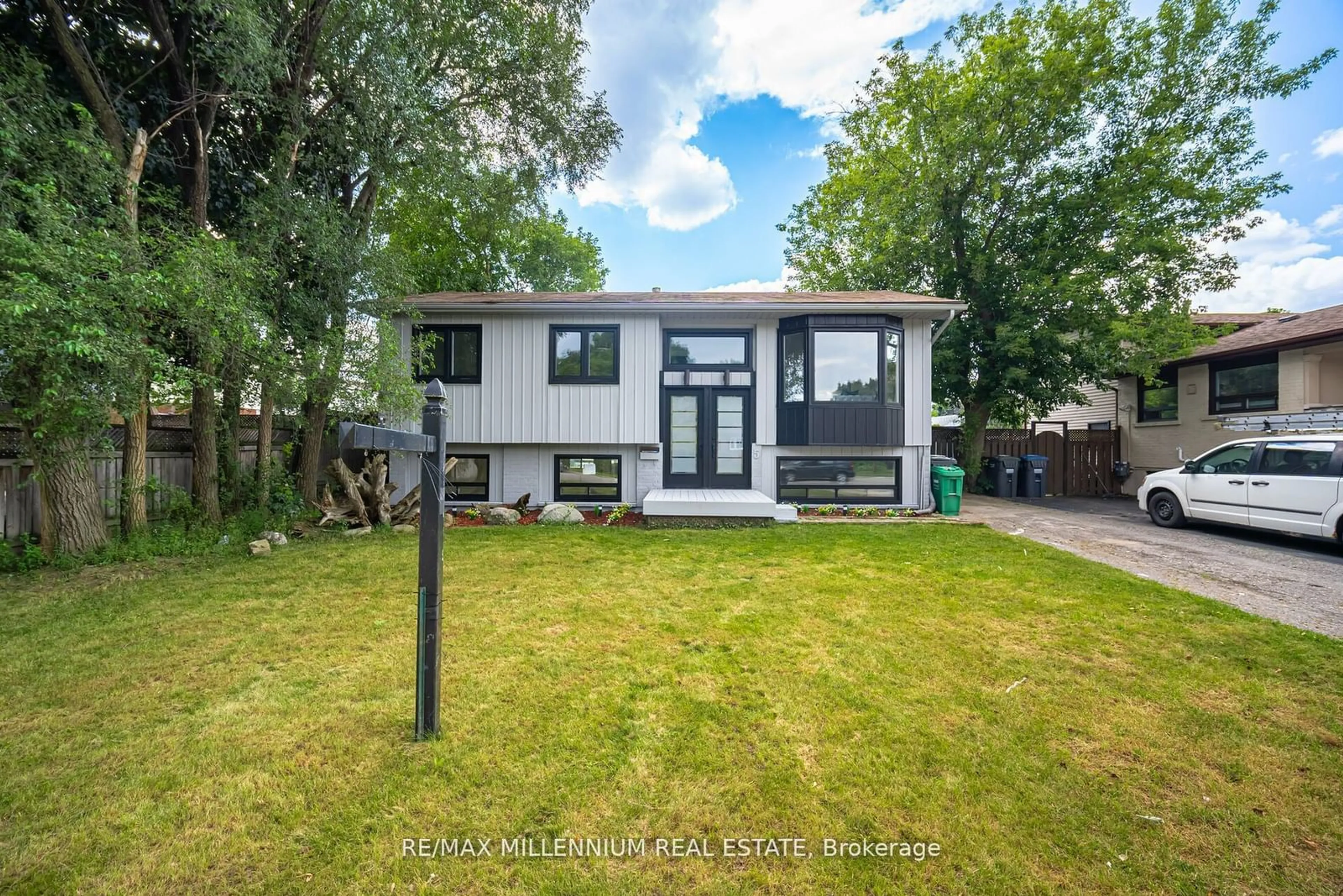 Frontside or backside of a home, cottage for 5 Madoc Rd, Brampton Ontario L6V 1Z8