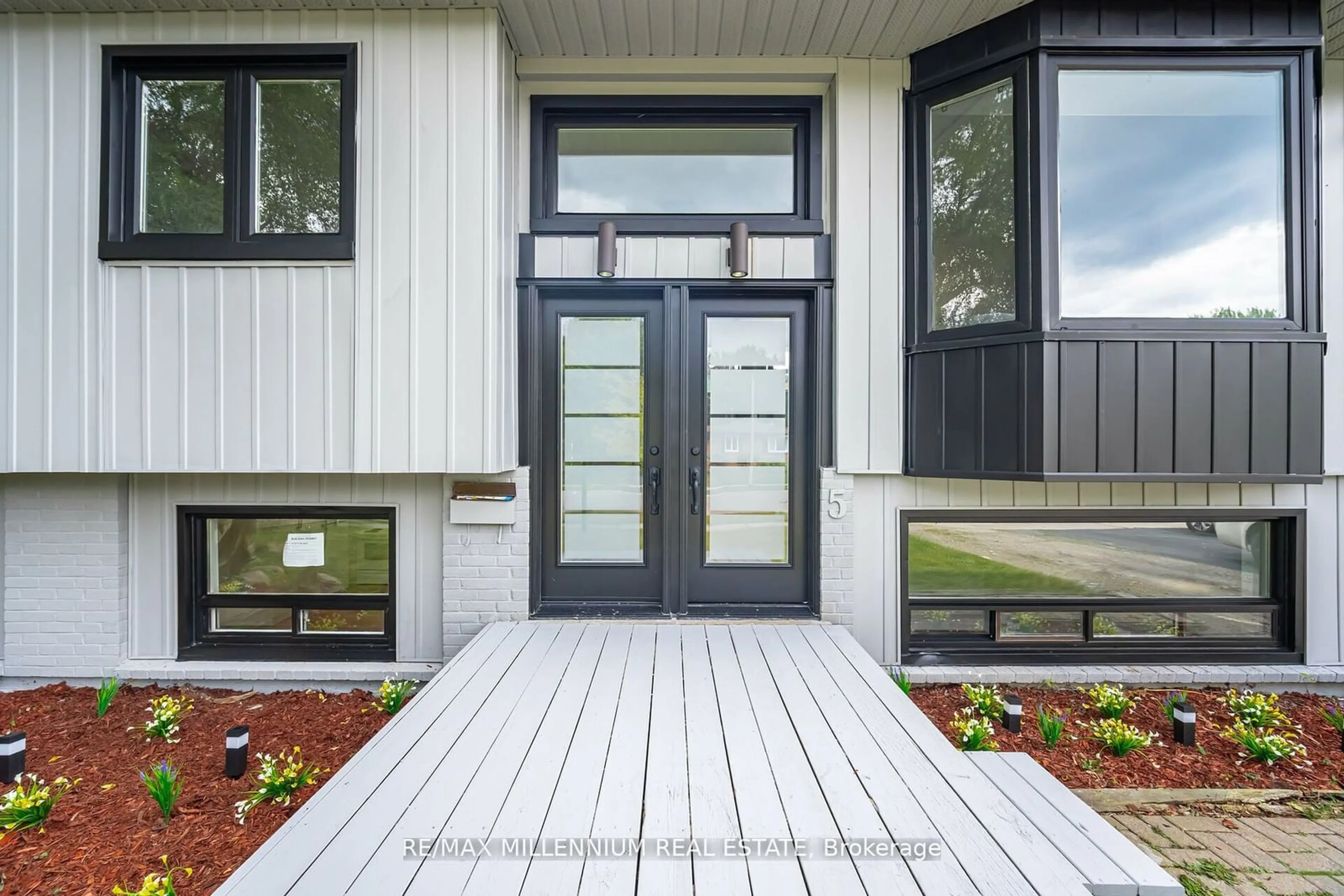 Indoor entryway, wood floors for 5 Madoc Rd, Brampton Ontario L6V 1Z8