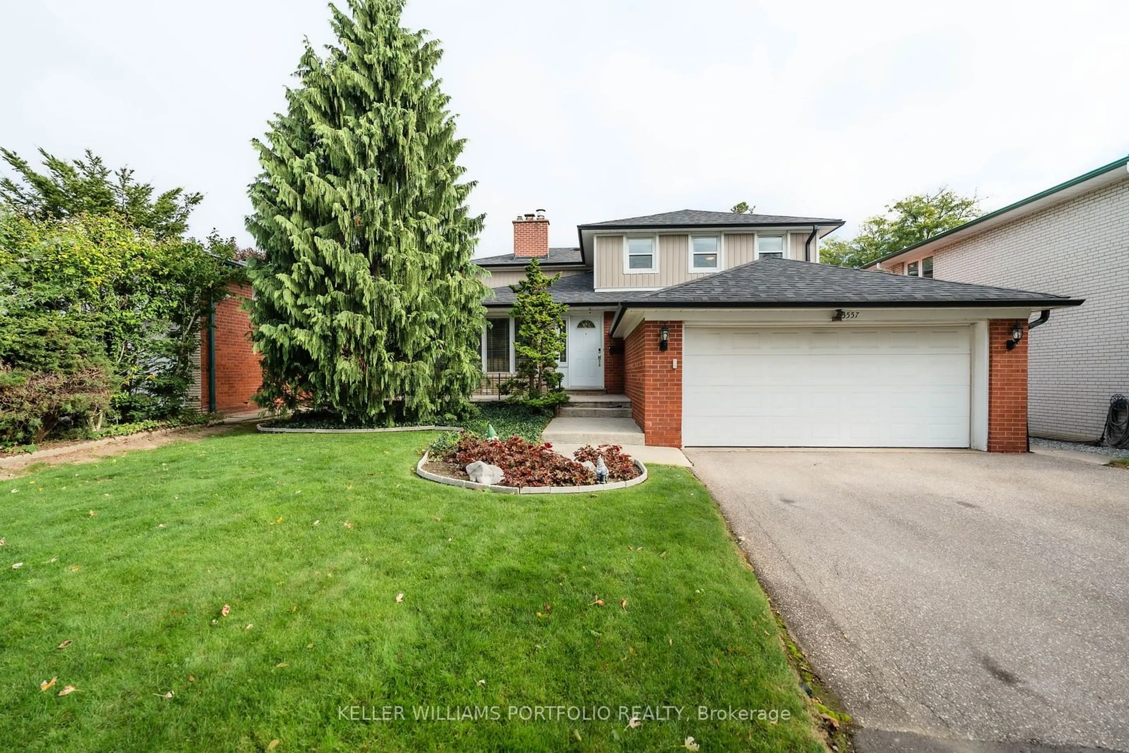 Frontside or backside of a home, the street view for 3557 Silverplains Dr, Mississauga Ontario L4X 2P6