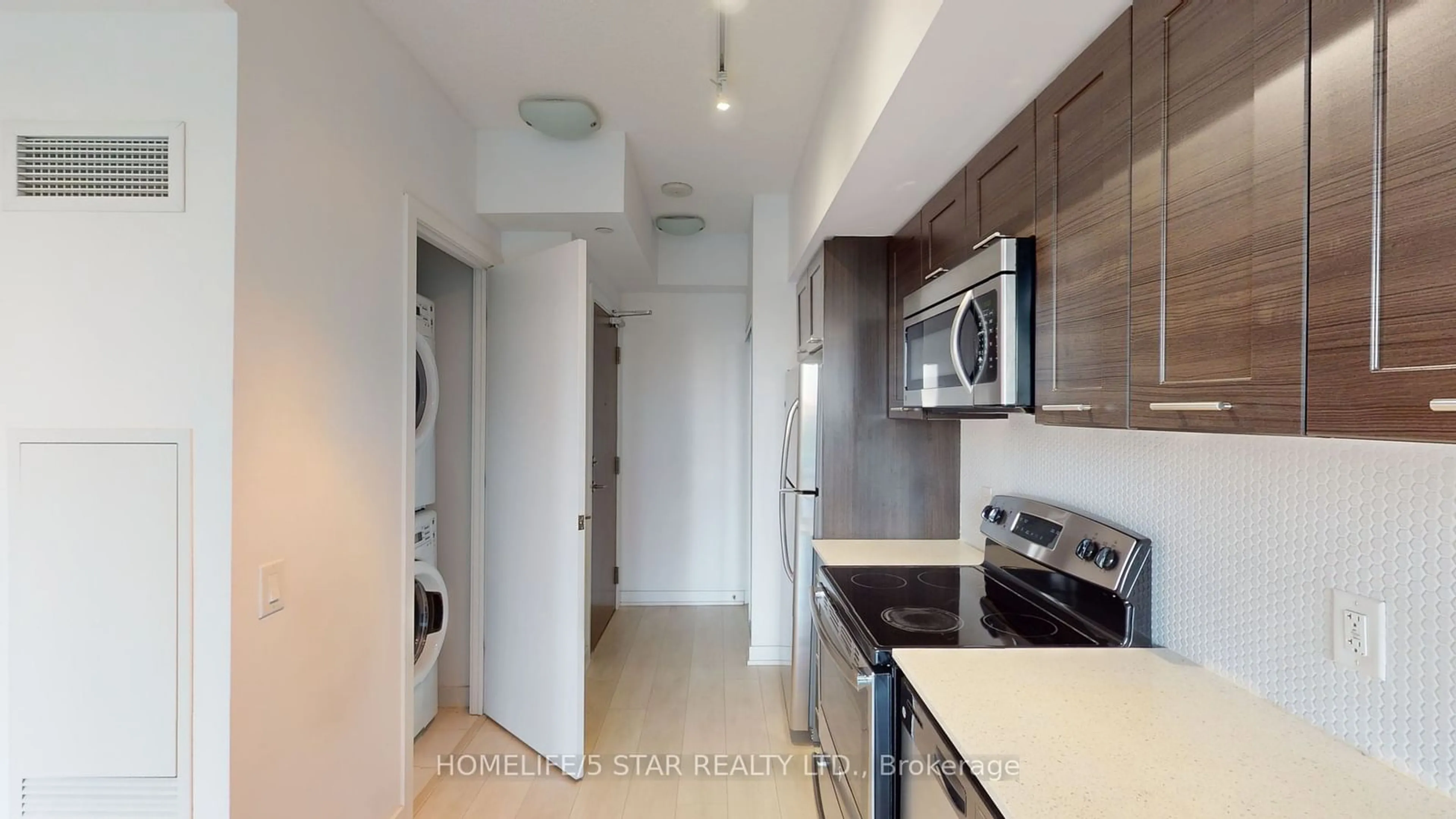 Standard kitchen for 2200 Lake Shore Blvd #906, Toronto Ontario M8V 1A4