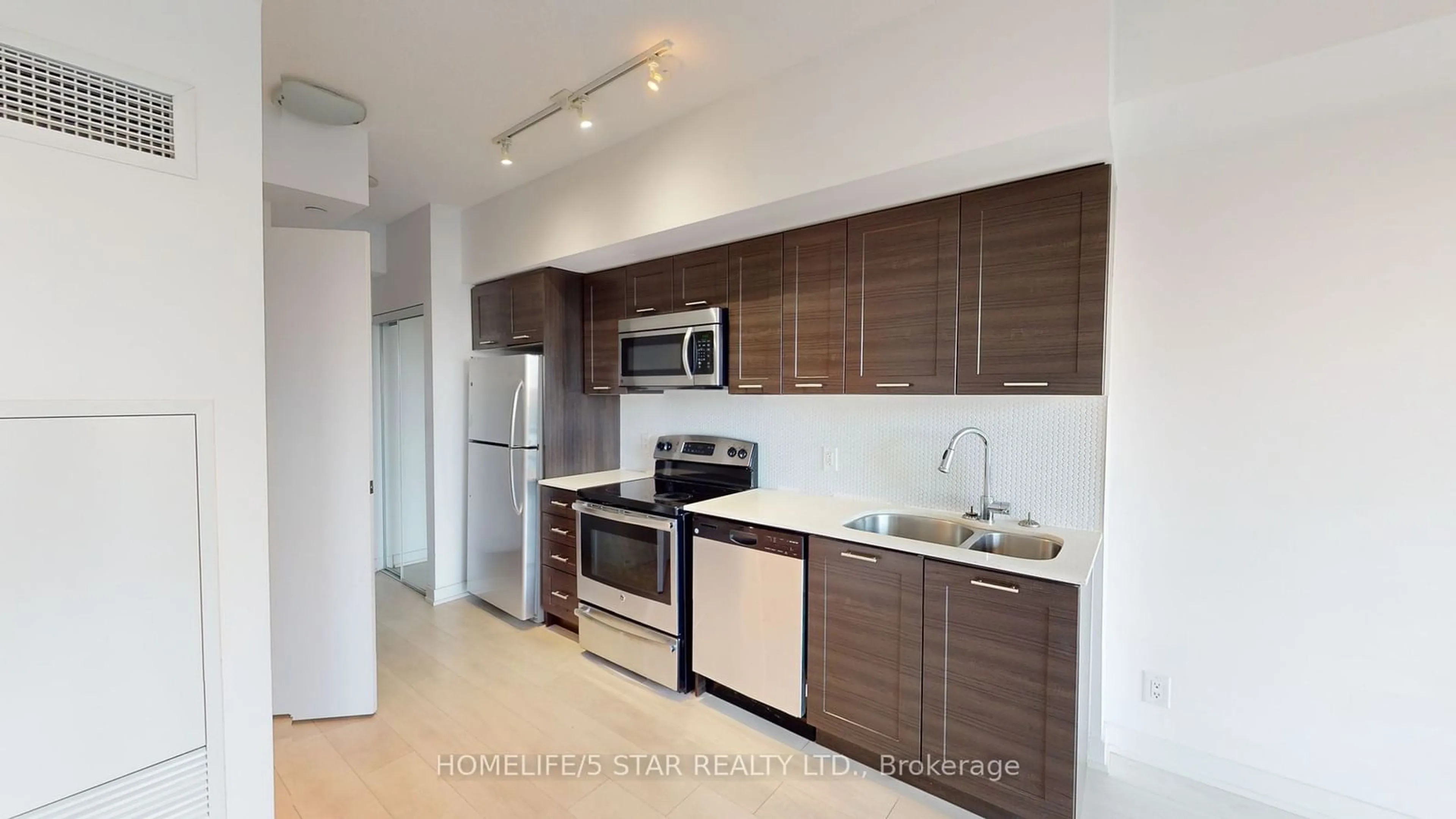 Standard kitchen for 2200 Lake Shore Blvd #906, Toronto Ontario M8V 1A4