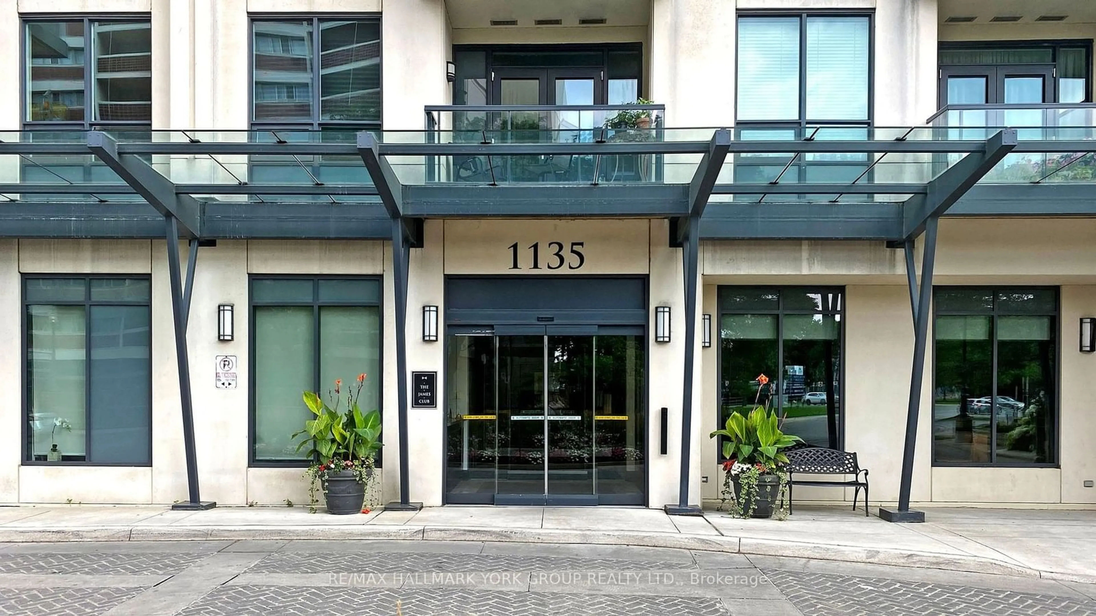 Indoor foyer for 1135 Royal York Rd #603, Toronto Ontario M9A 0C3