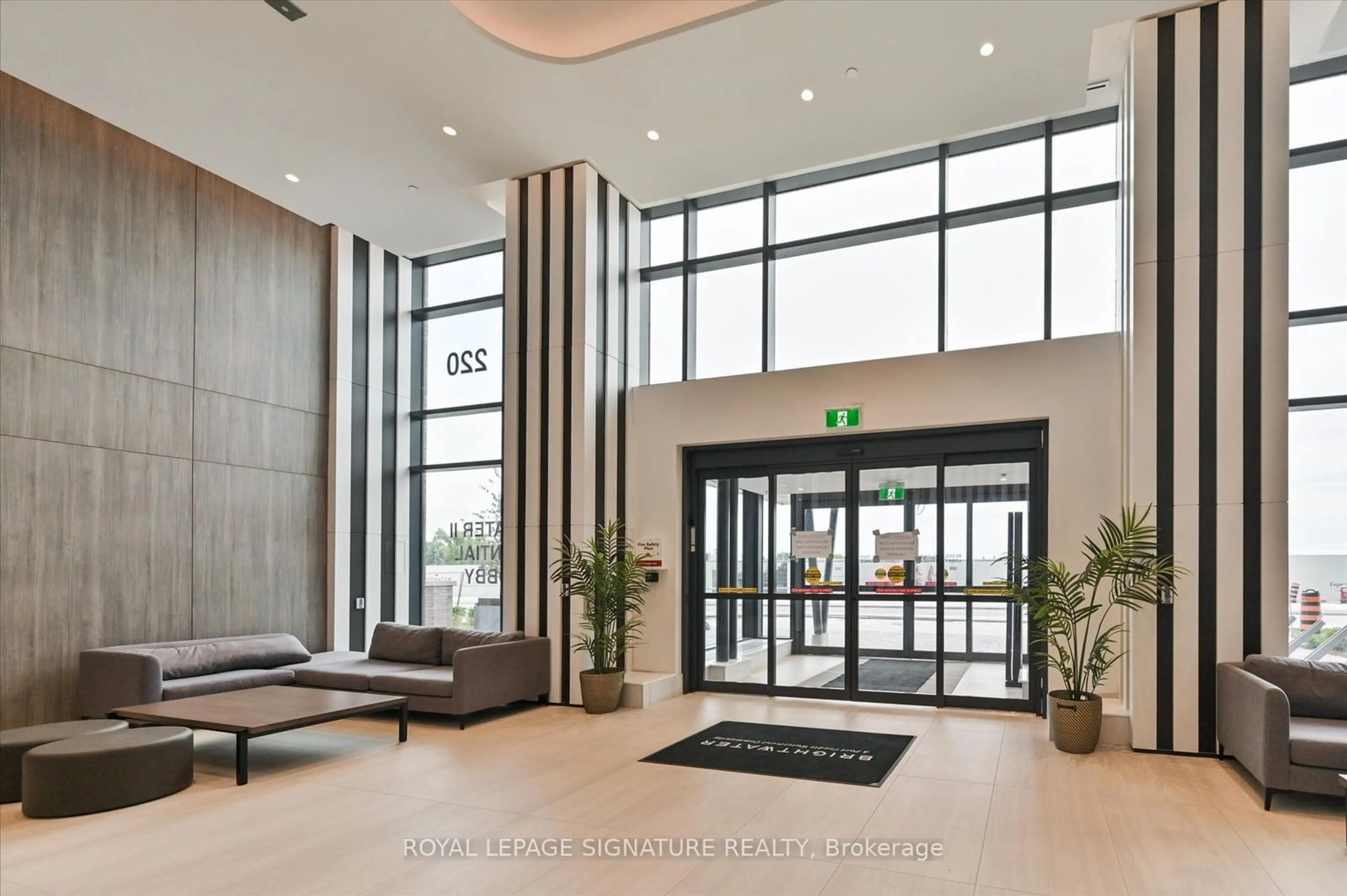 Indoor lobby for 220 Missinnihe Way #LPH1304, Mississauga Ontario L5H 0A9