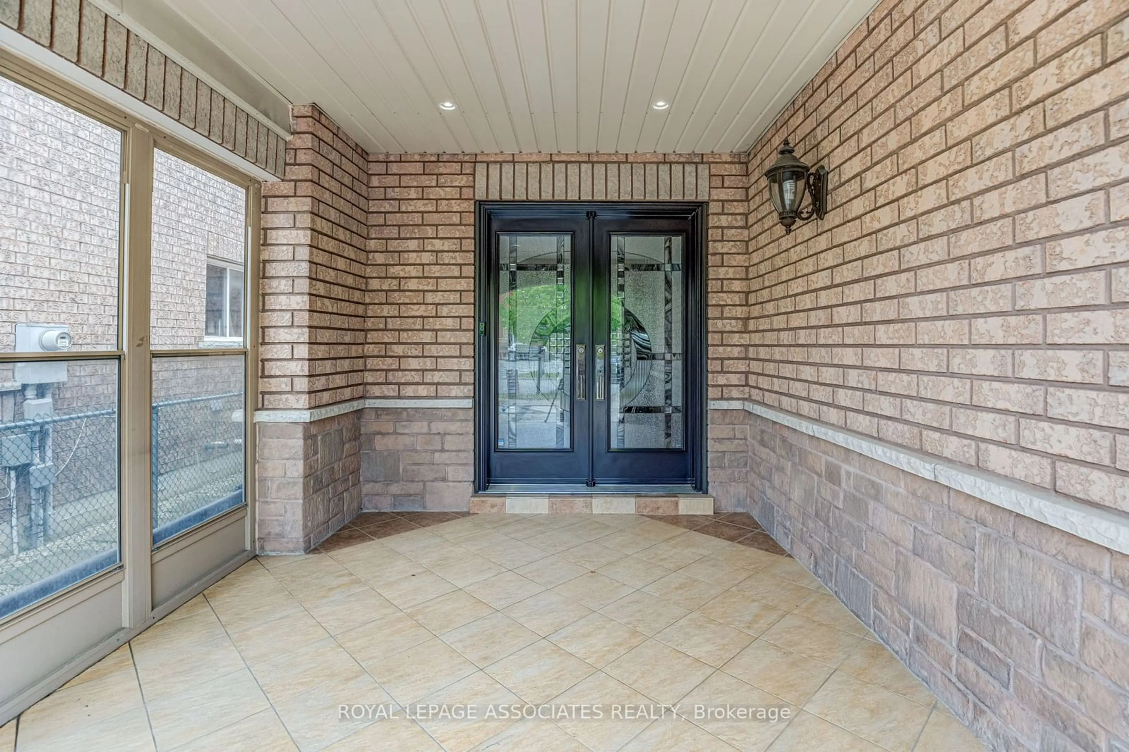 Indoor entryway, cement floor for 9 Weston Downs Ave, Toronto Ontario M9N 3Z5