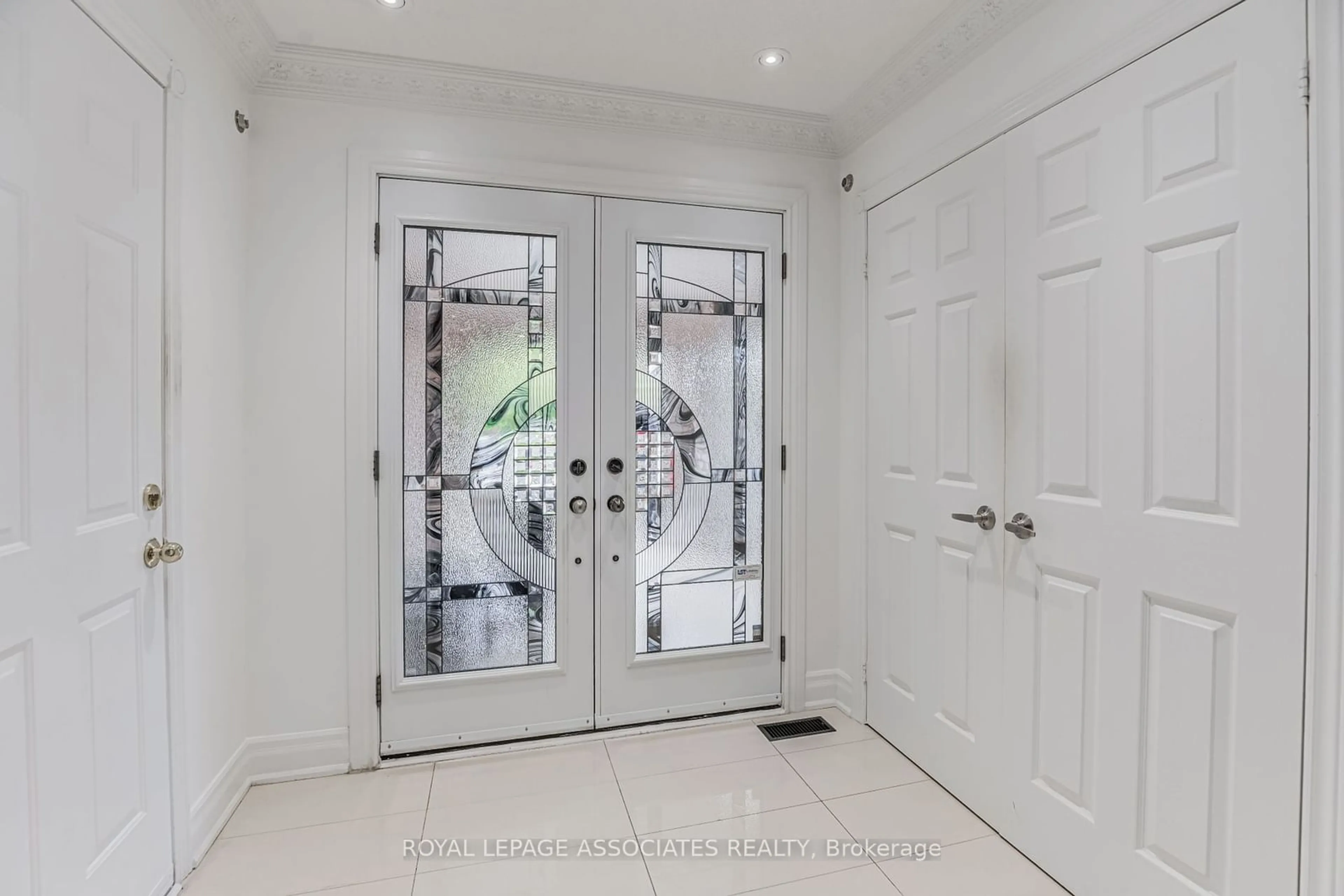 Indoor entryway, wood floors for 9 Weston Downs Ave, Toronto Ontario M9N 3Z5