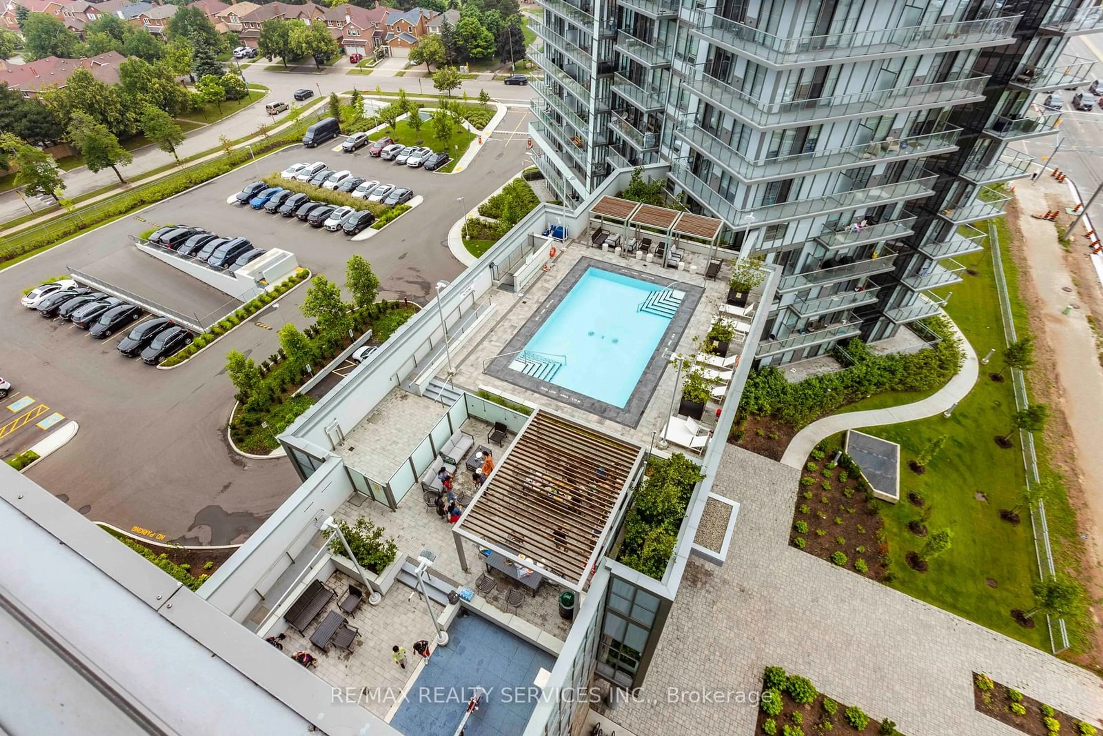 Indoor or outdoor pool for 4675 Metcalfe Ave #1106, Mississauga Ontario L5M 0Z8