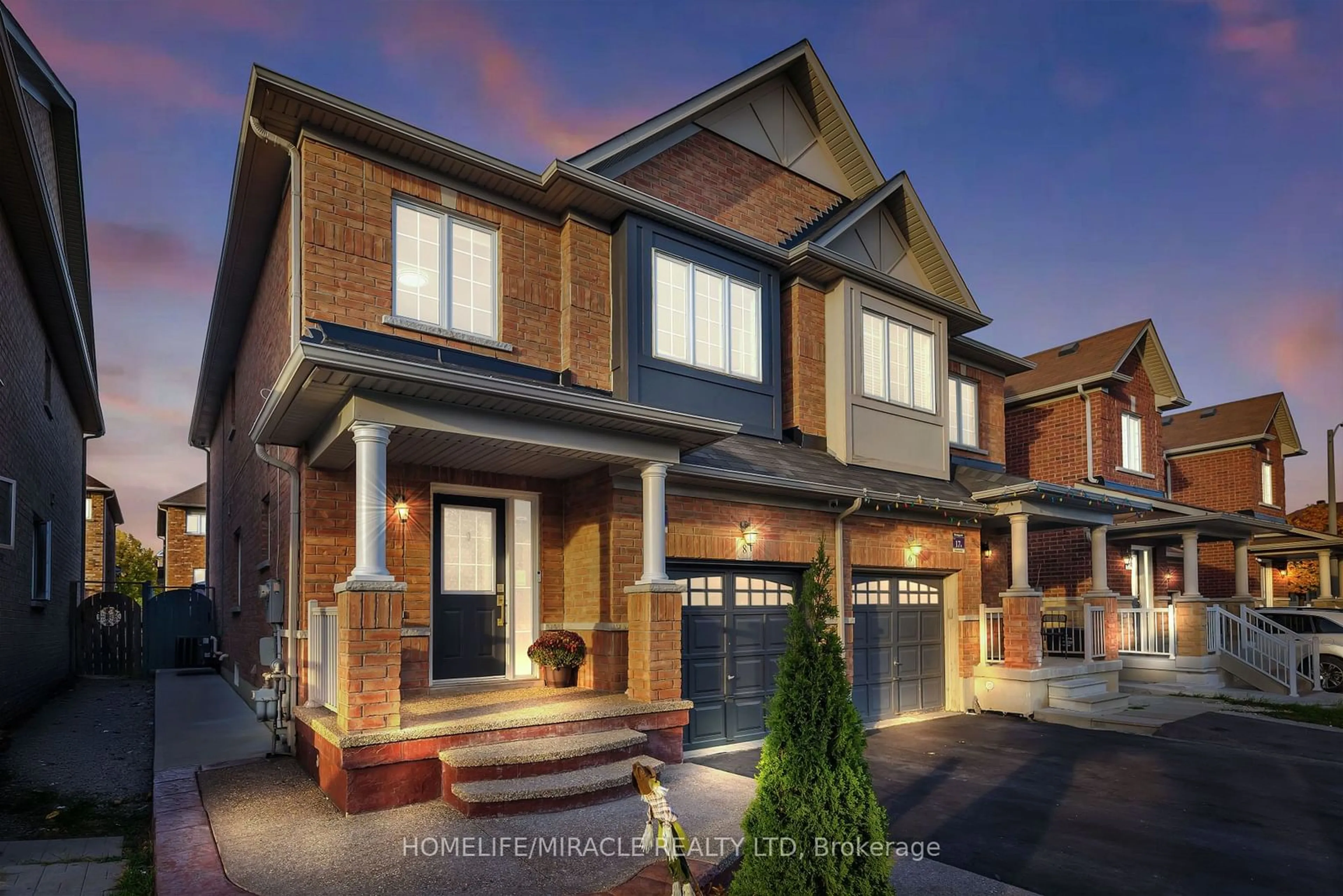 Home with brick exterior material for 8 Delport Clse, Brampton Ontario L6P 3T3