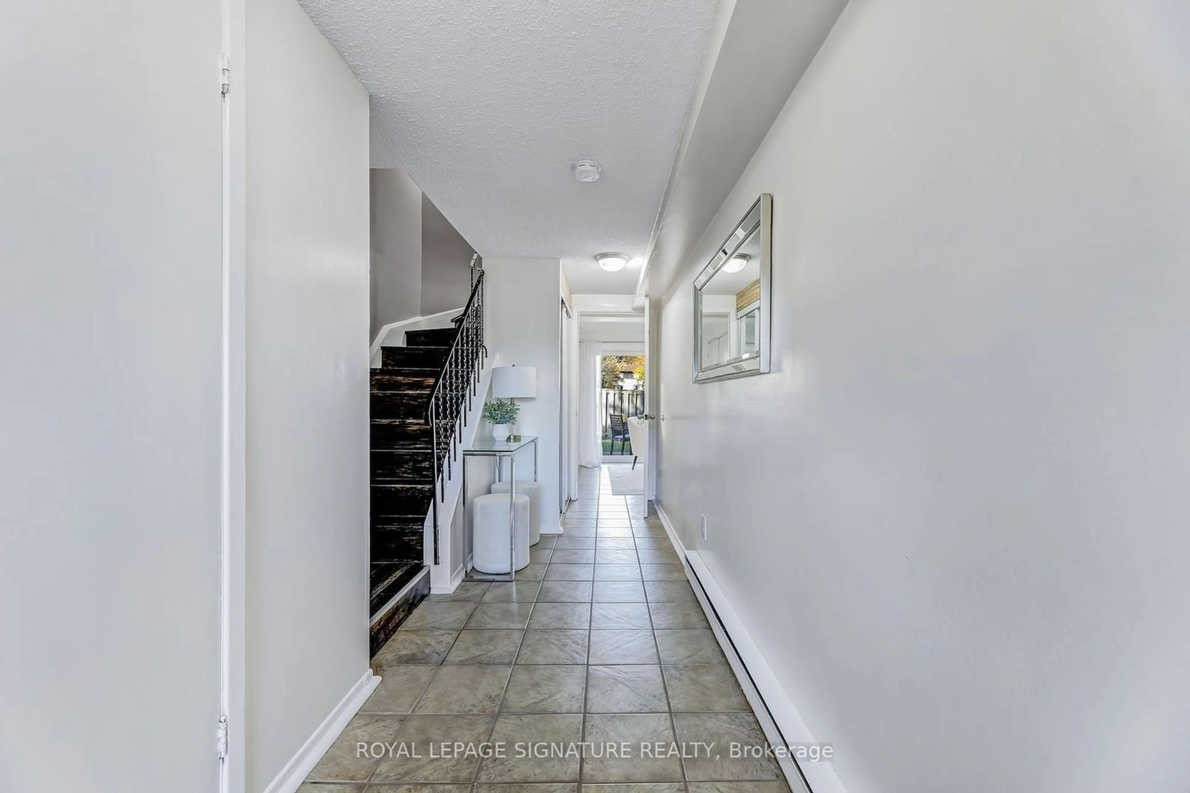 Indoor entryway, wood floors for 2651 Aquitaine Ave #26, Mississauga Ontario L5N 1V5