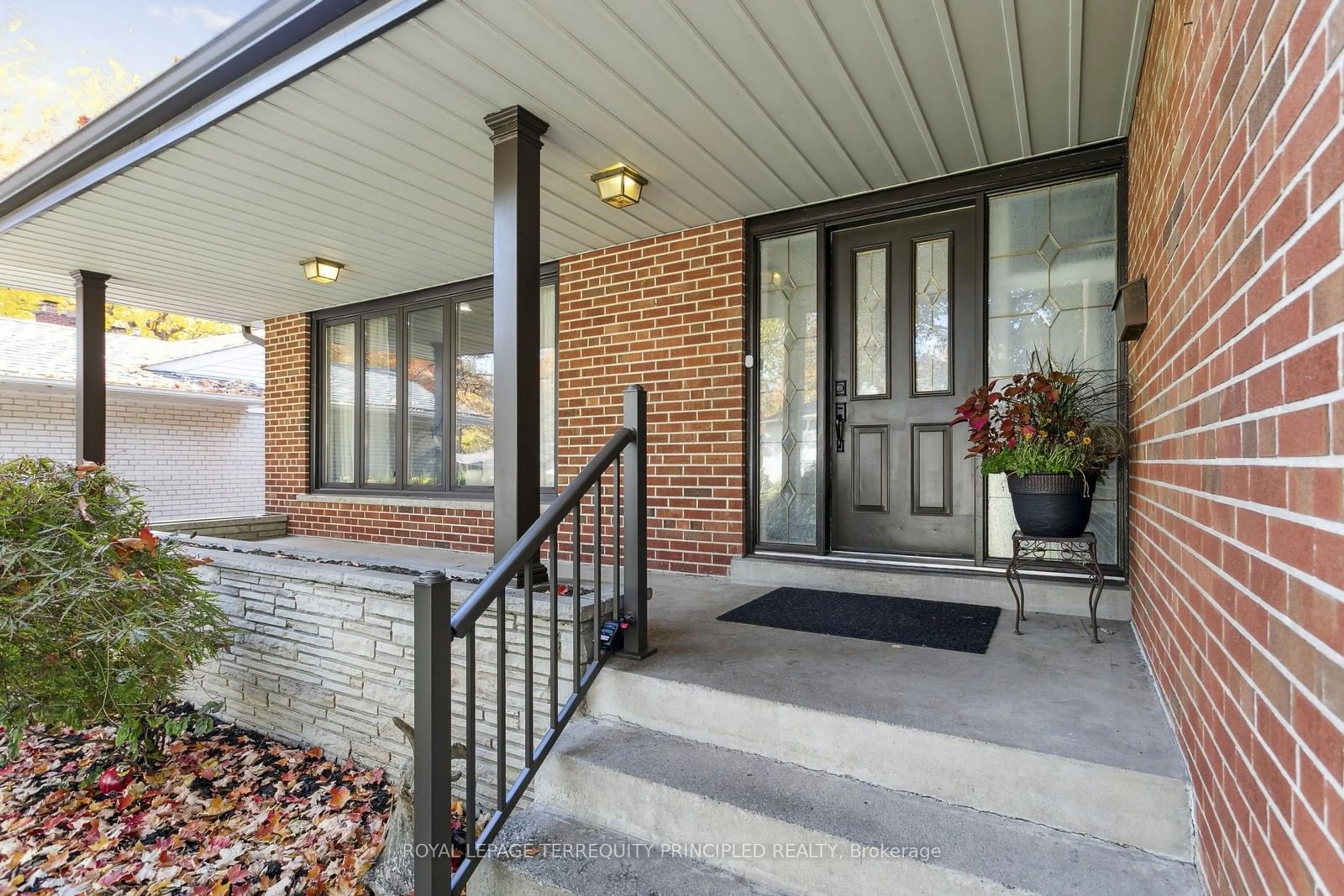 Indoor entryway, wood floors for 26 Boxwood Rd, Toronto Ontario M9C 2W5