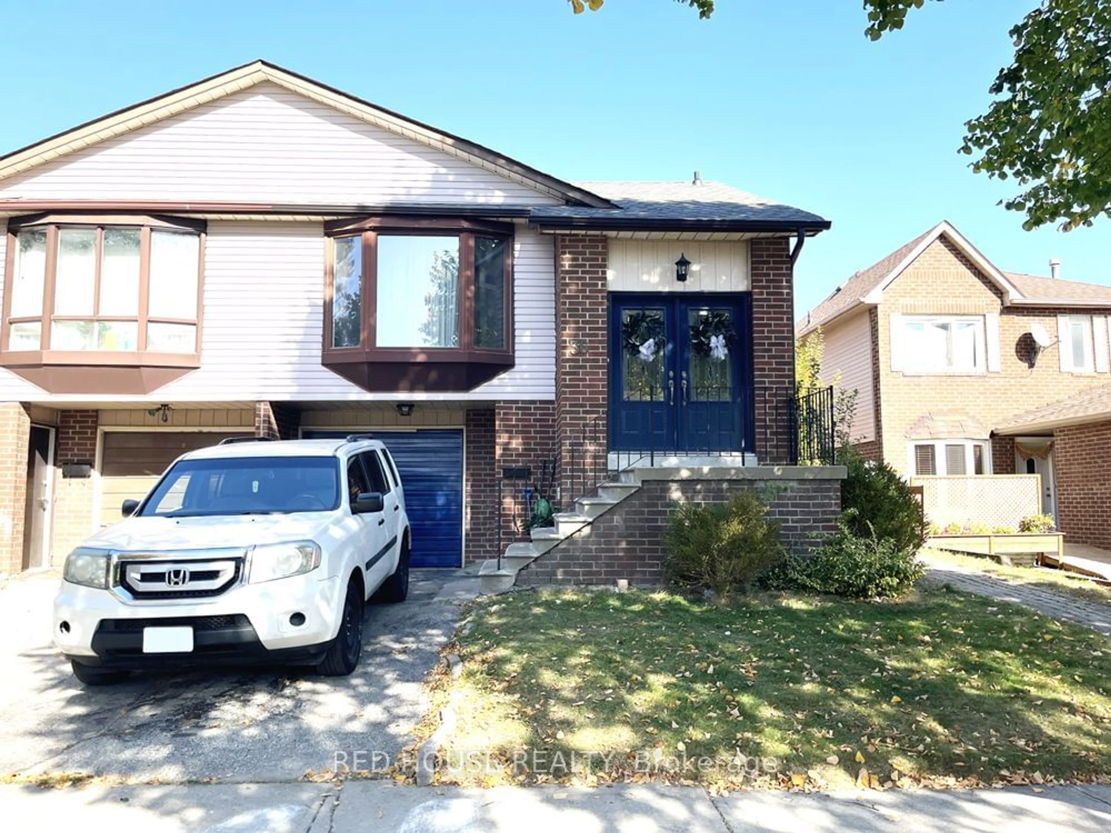 Frontside or backside of a home, the street view for 36 Mount Pleasant Dr, Brampton Ontario L6Z 1K2