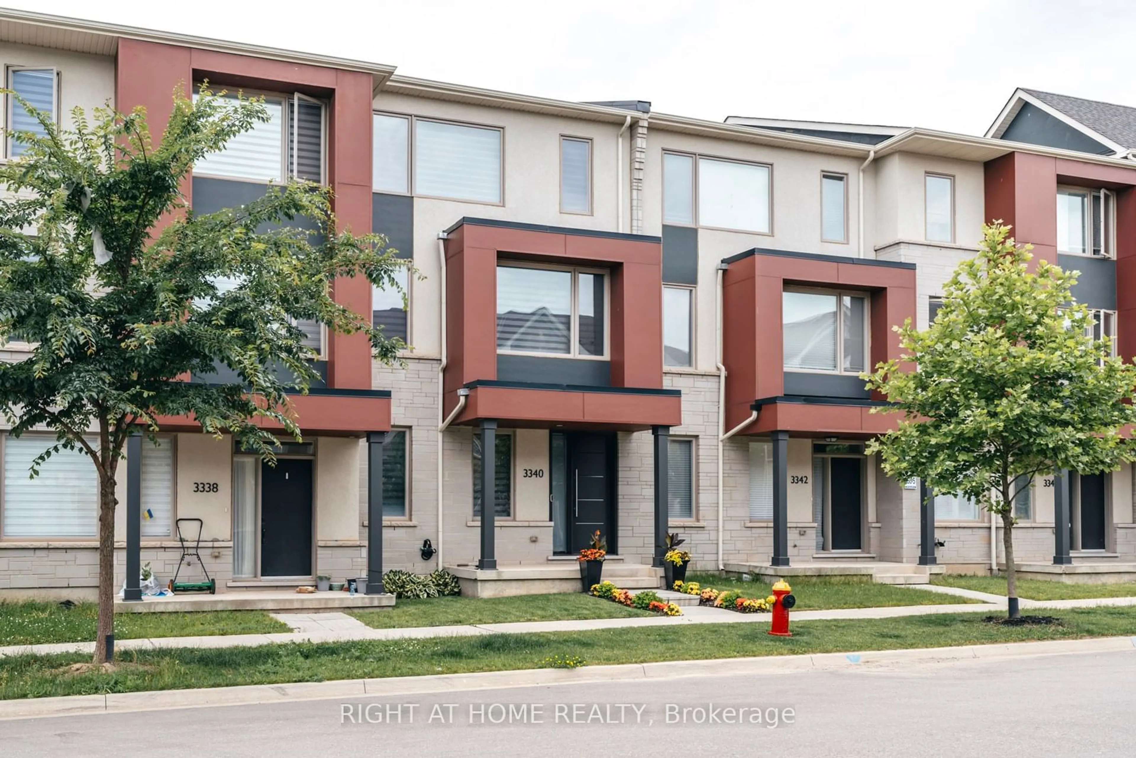 A pic from exterior of the house or condo, the street view for 3340 Carding Mill Tr, Oakville Ontario L6M 1R7