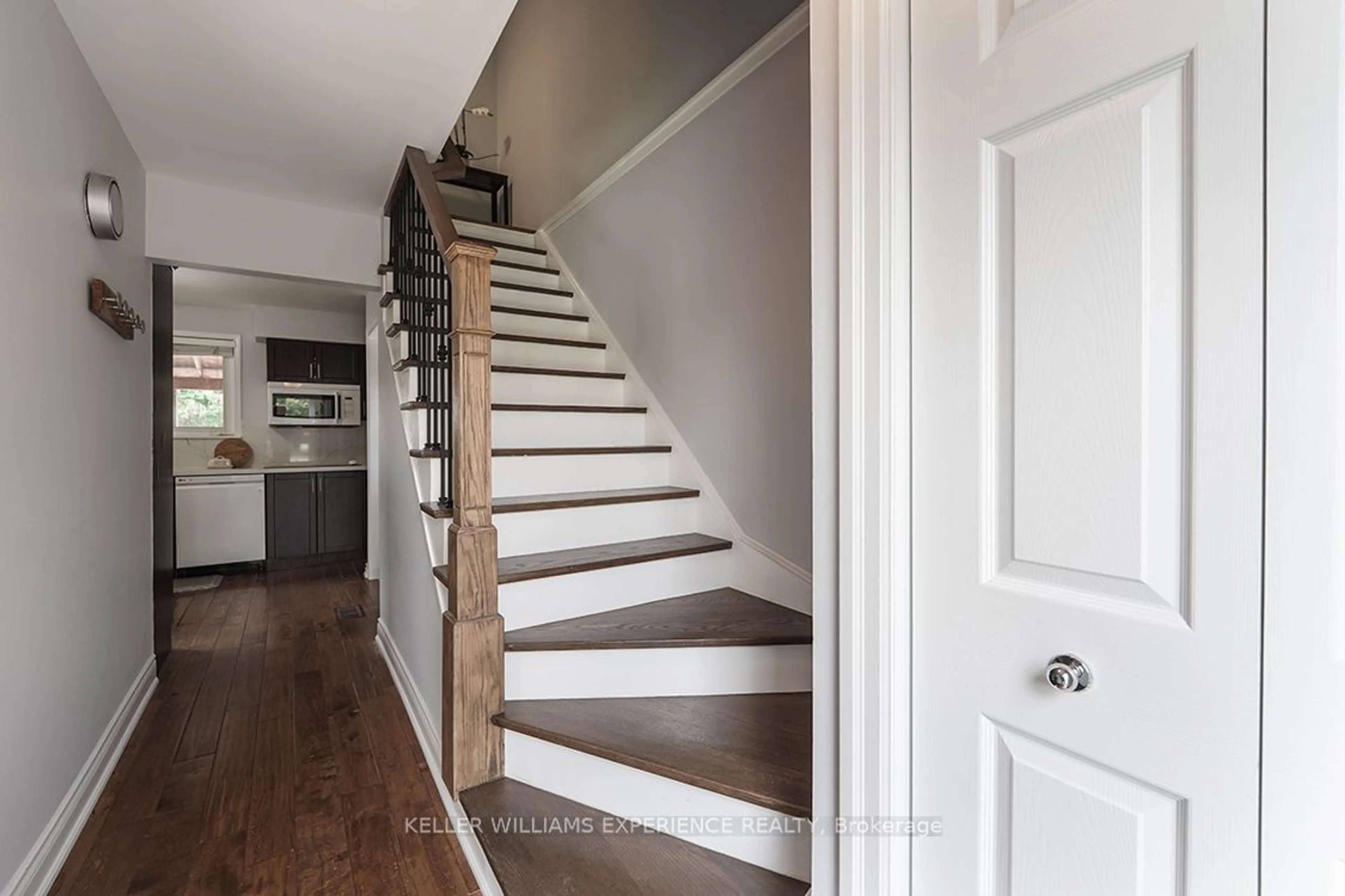 Stairs for 125 Alicewood Crt, Toronto Ontario M9V 3Y1