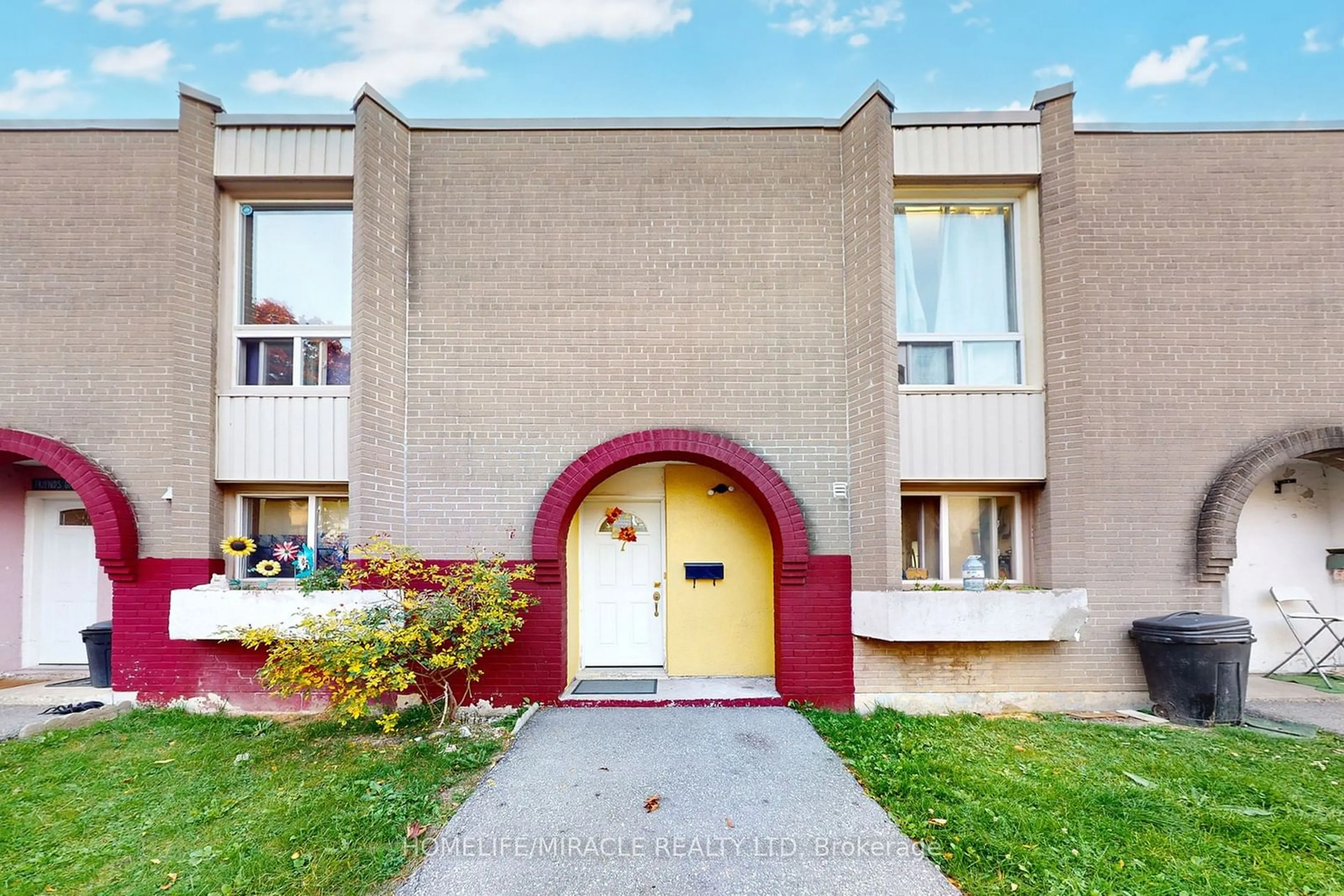 A pic from exterior of the house or condo, the front or back of building for 61 Driftwood Ave #7, Toronto Ontario M3N 2M3