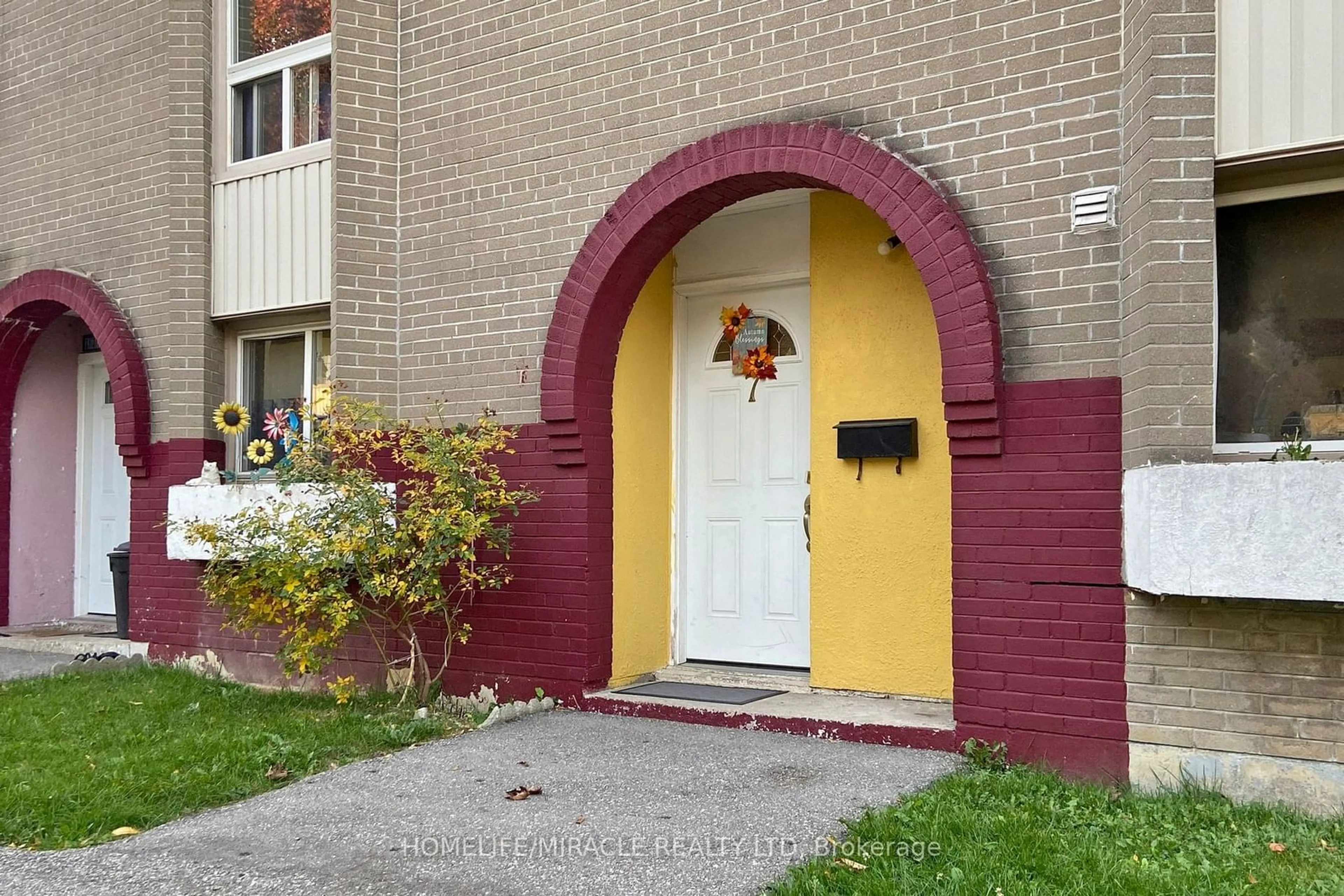 A pic from exterior of the house or condo, cottage for 61 Driftwood Ave #7, Toronto Ontario M3N 2M3