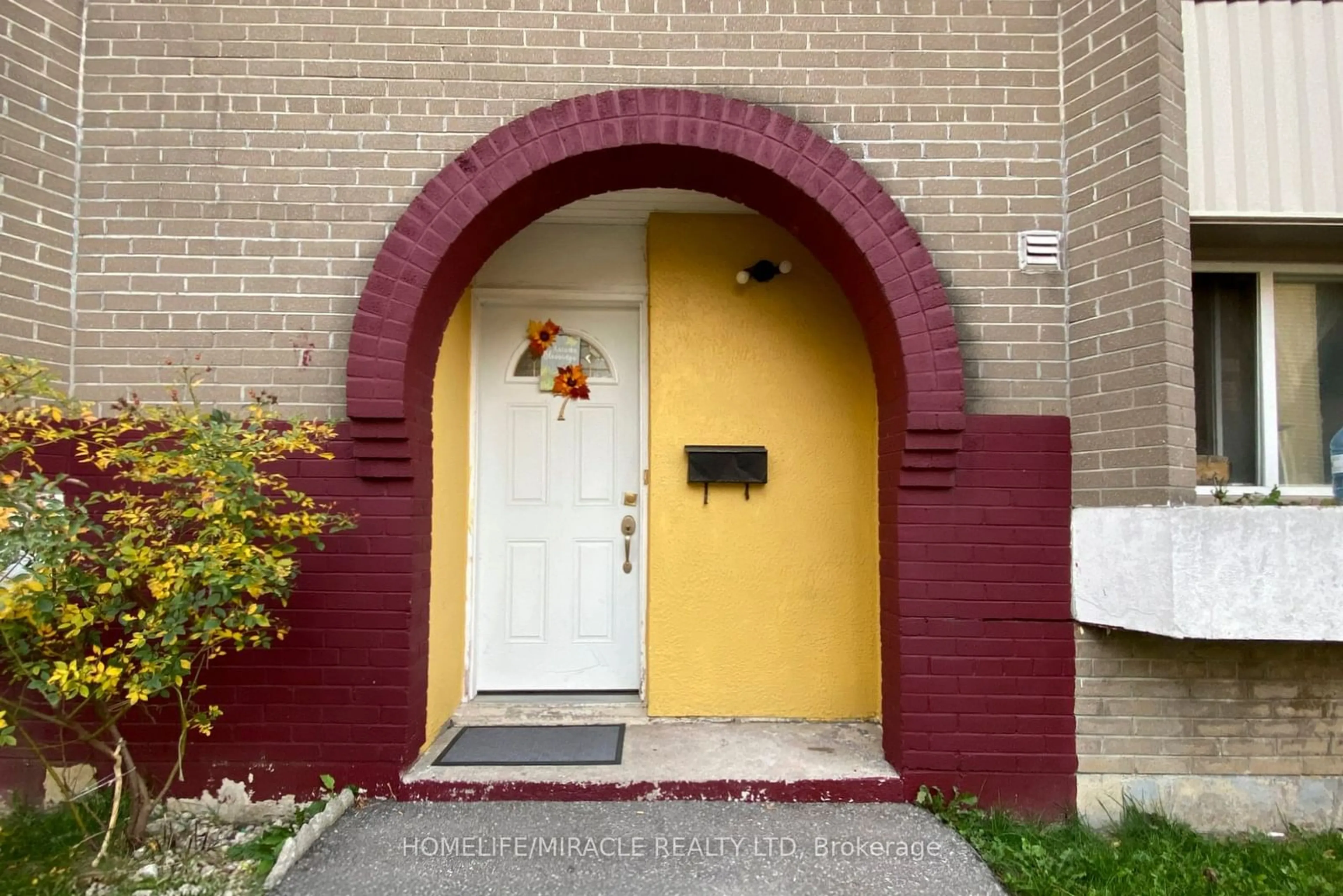 Indoor entryway for 61 Driftwood Ave #7, Toronto Ontario M3N 2M3