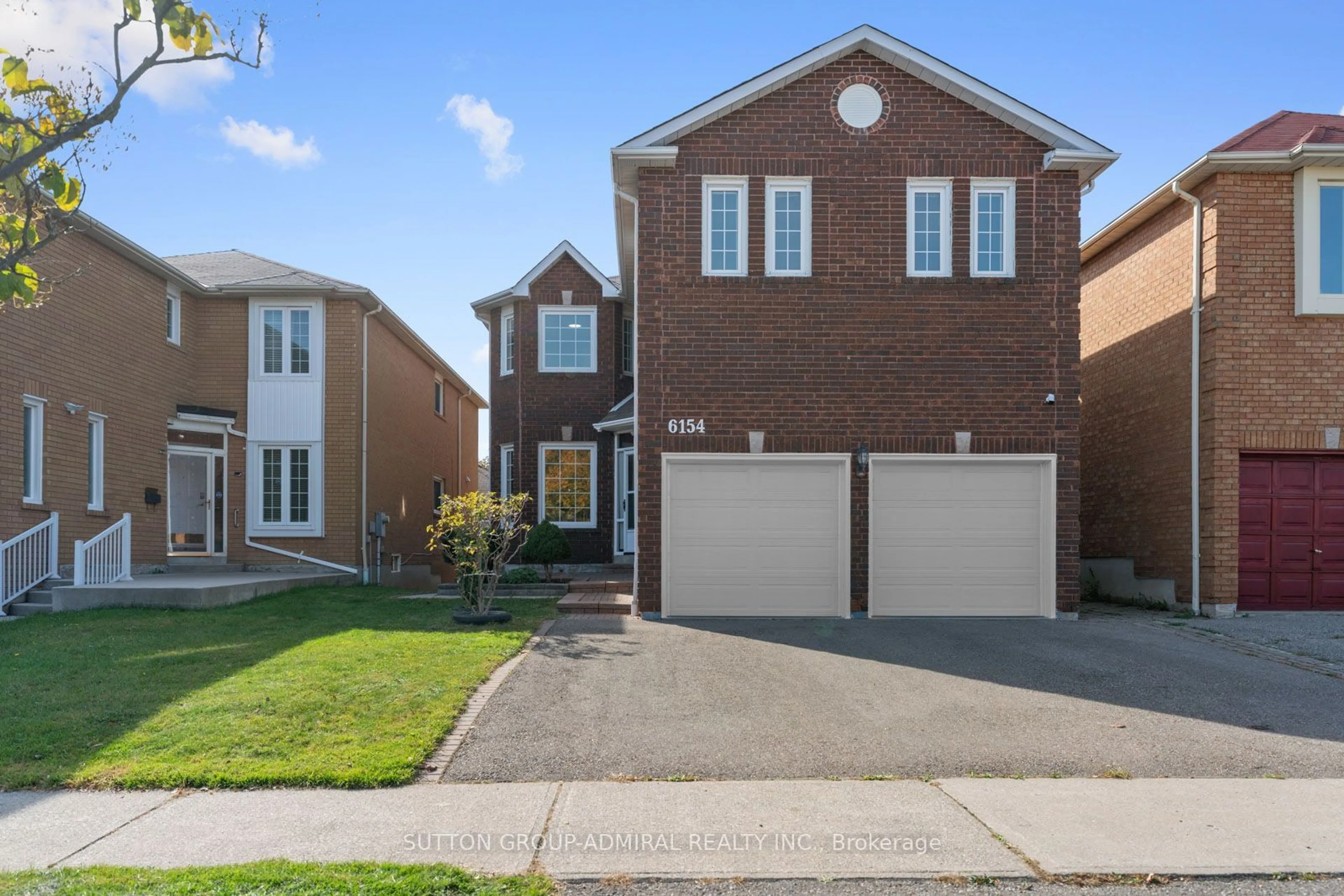 Frontside or backside of a home, the street view for 6154 Silken Laumann Way, Mississauga Ontario L5V 1A2