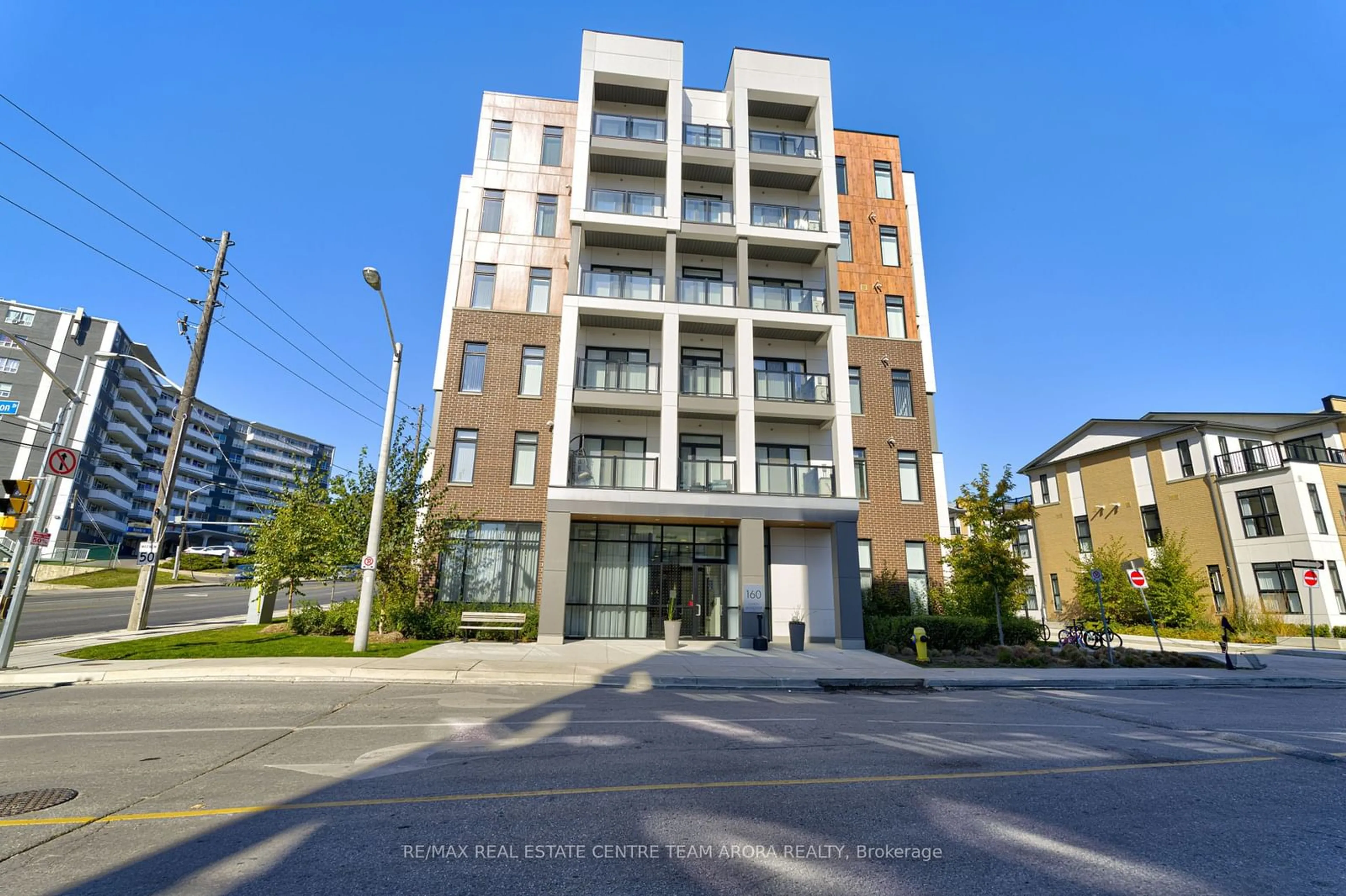 A pic from exterior of the house or condo, the front or back of building for 160 Canon Jackson Dr #602, Toronto Ontario M6M 0B6