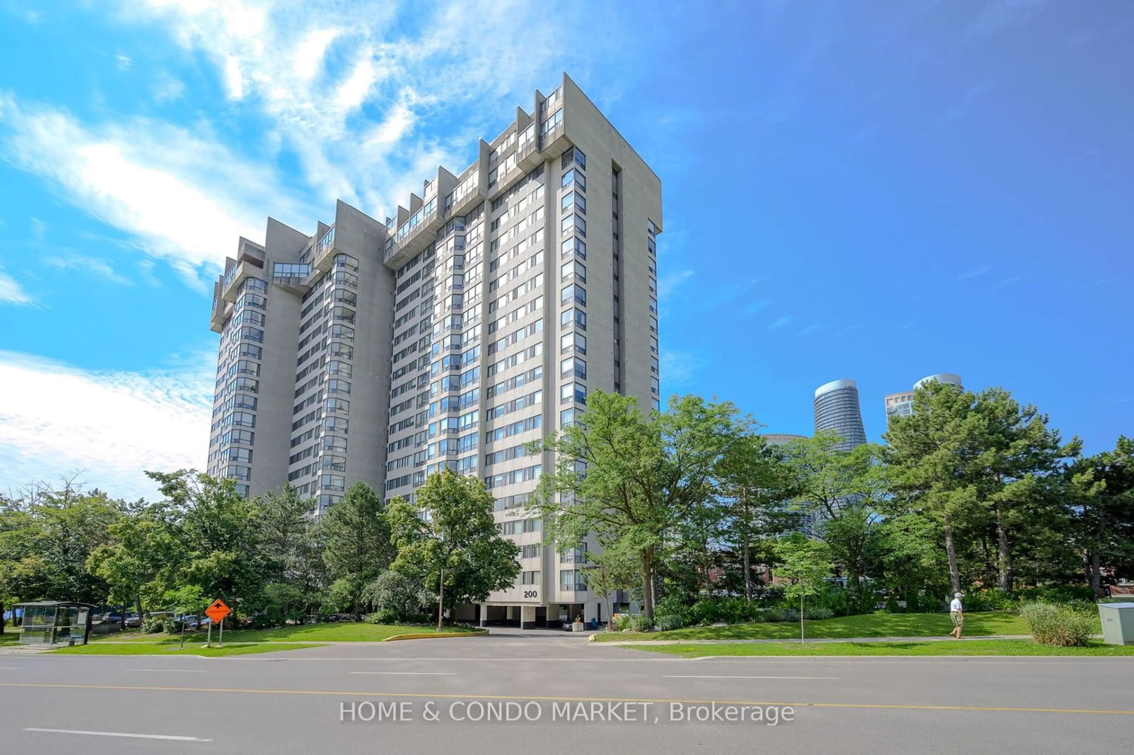 A pic from exterior of the house or condo, the front or back of building for 200 Robert Speck Pkwy #604, Mississauga Ontario L4Z 1S3