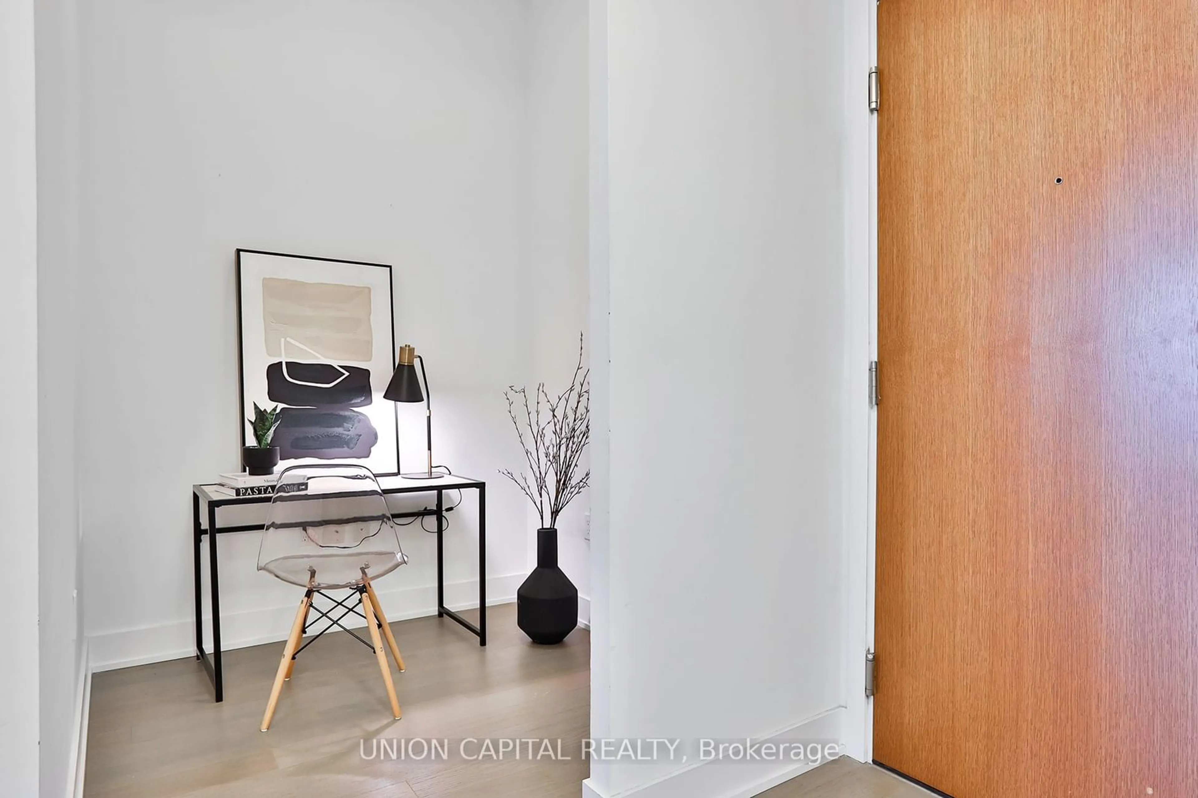 Indoor entryway, wood floors for 20 Shore Breeze Dr #LPH02B, Toronto Ontario M8V 1A1