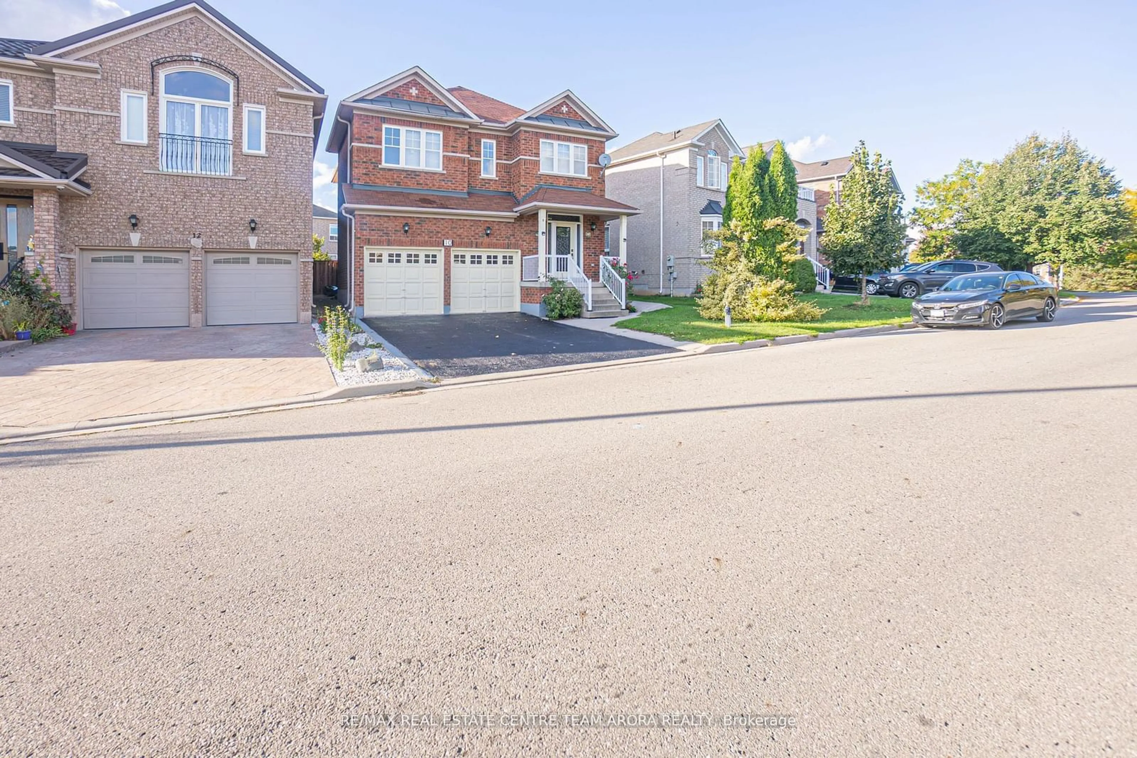 Frontside or backside of a home, the street view for 10 Pergola Way, Brampton Ontario L6Y 5M6