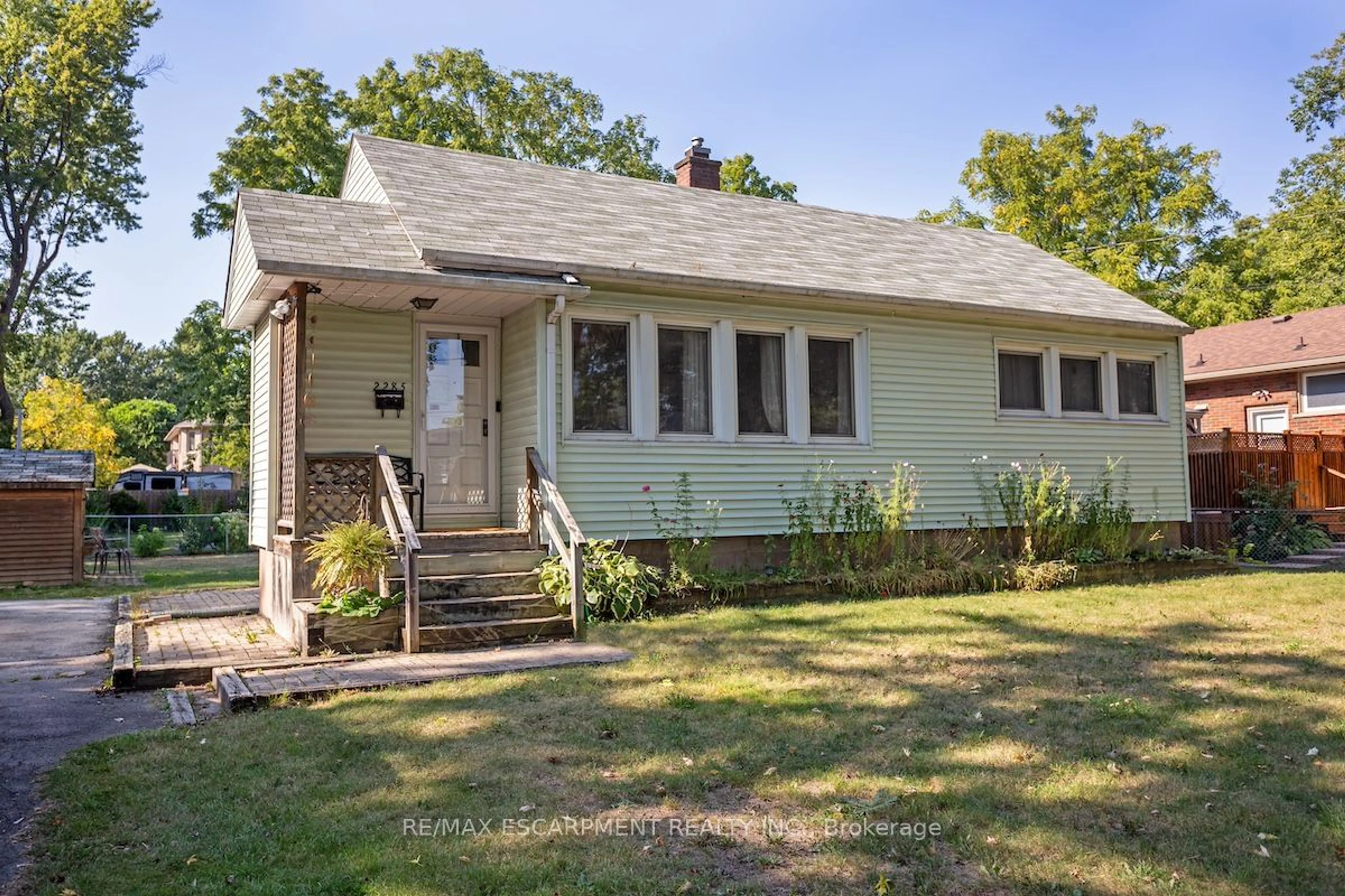 Frontside or backside of a home, cottage for 2285 Fassel Ave, Burlington Ontario L7R 3P2